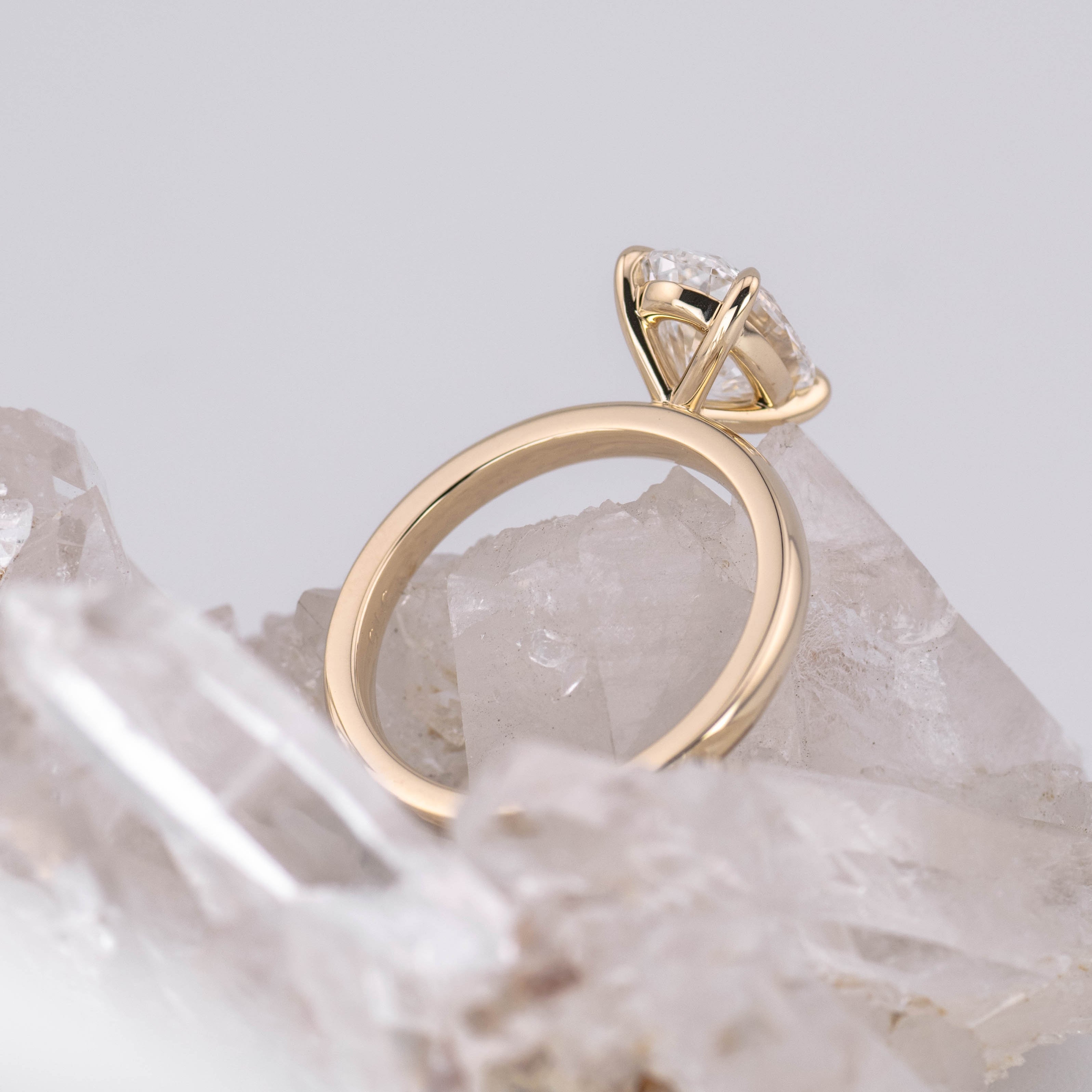 (Ready to Ship Size L) - Kate 2.0 – 4 Claw 2.02ct E VVS2 Oval Solitaire in 9k Yellow Gold
