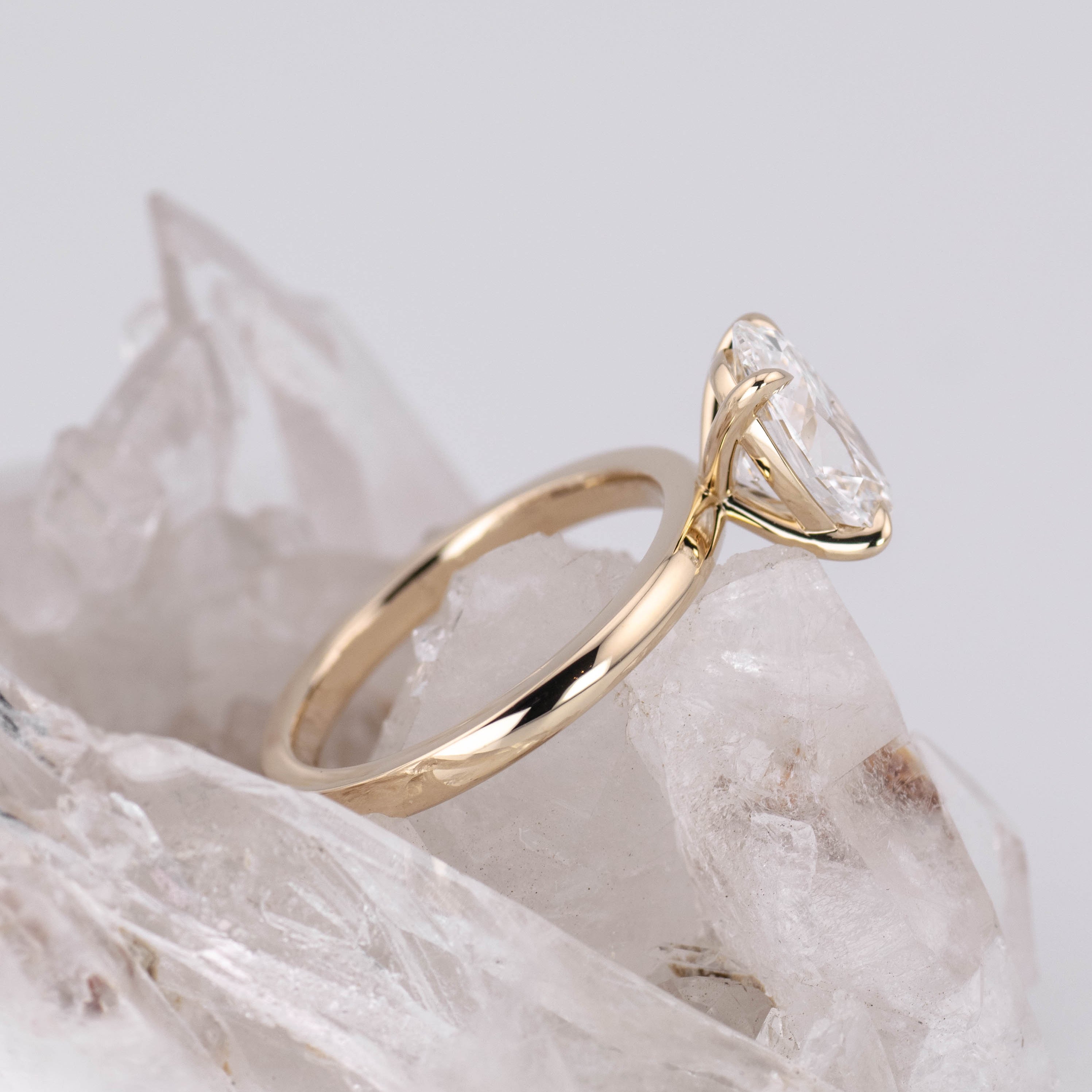 (Ready to Ship Size L) - Kate 2.0 – 4 Claw 2.02ct E VVS2 Oval Solitaire in 9k Yellow Gold