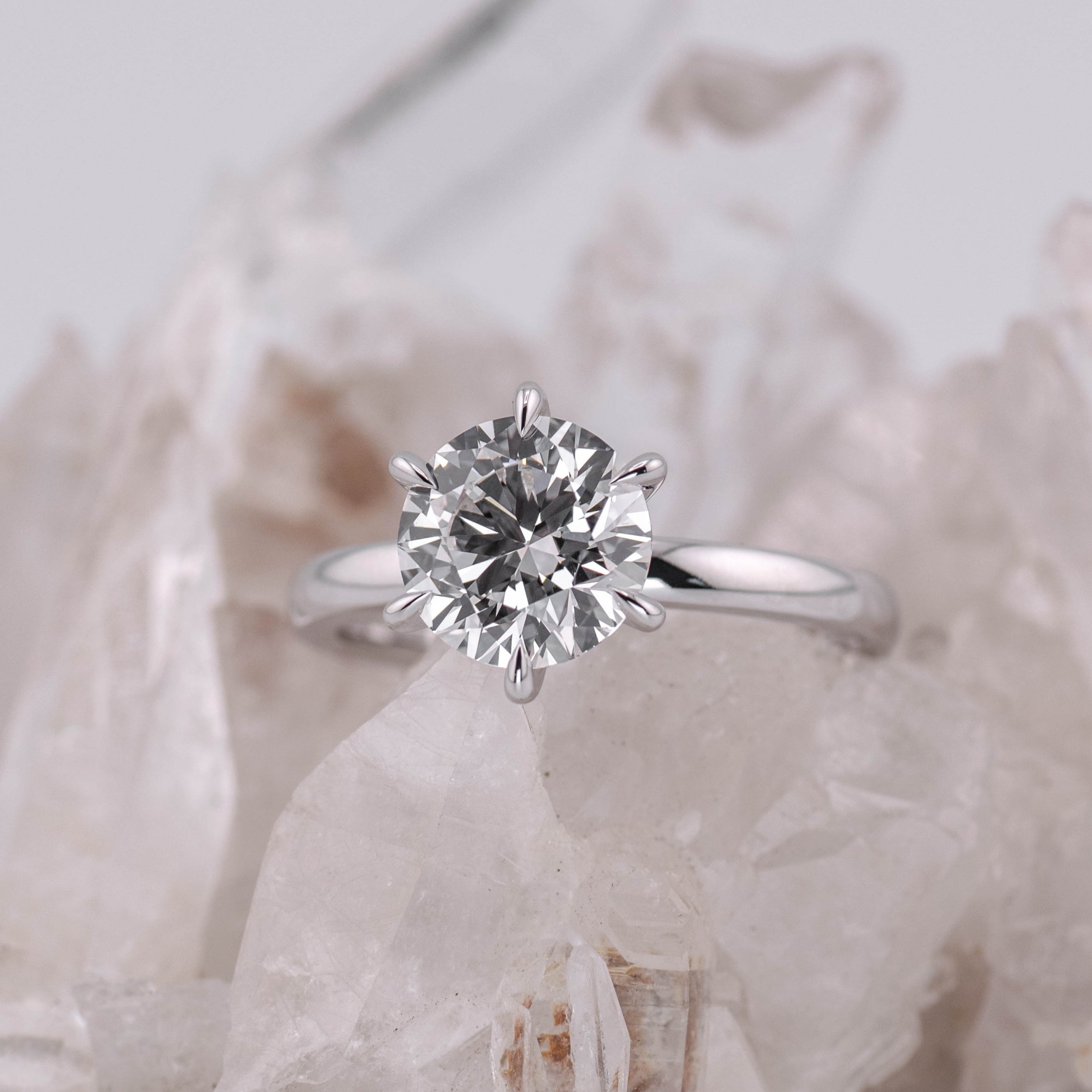 (Ready to Ship Size M) - Billie 2.0 – 6 Claw 2.04ct E VVS2 Round Solitaire in 9k White Gold