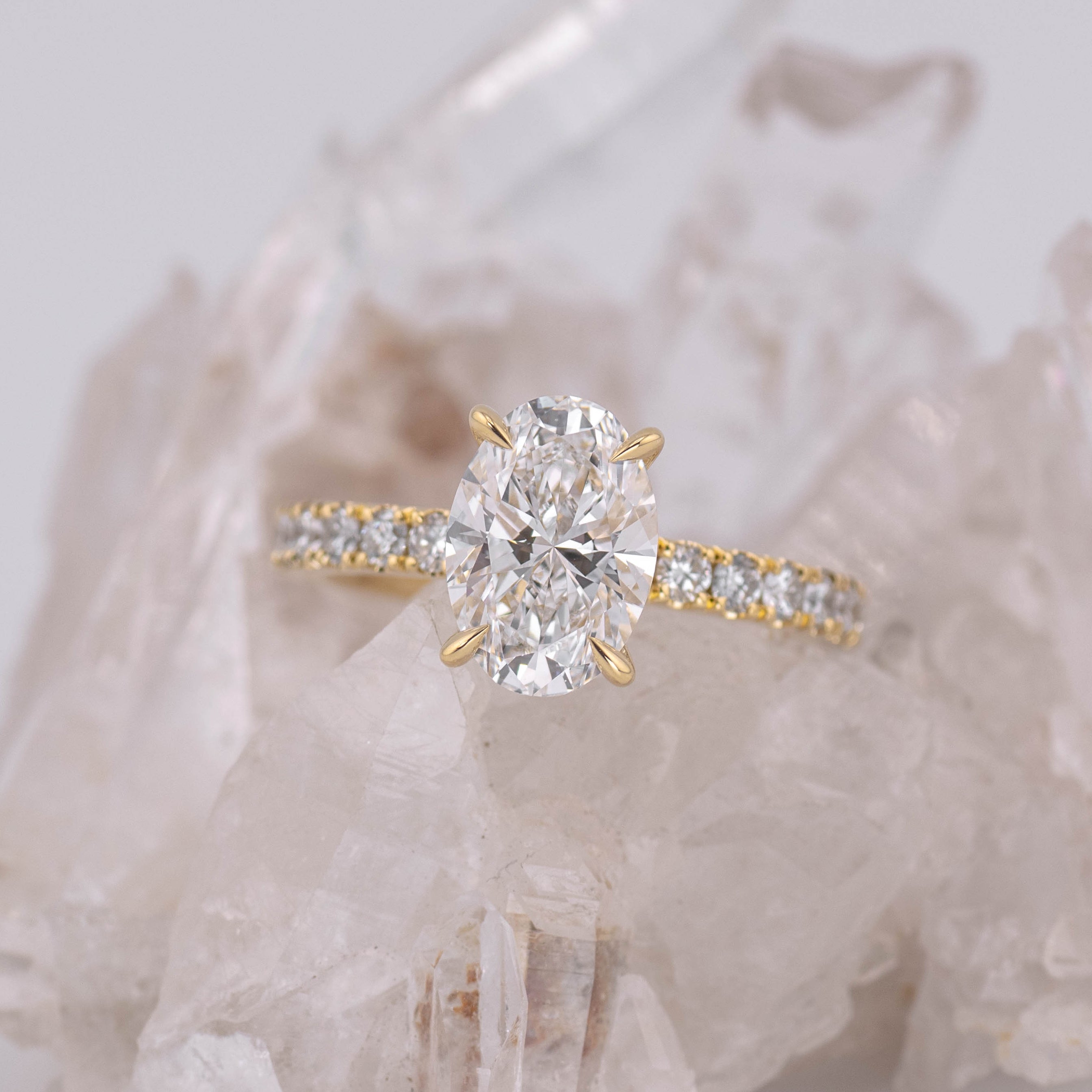 (READY TO SHIP SIZE M) 2.07CT E VVS2 OVAL SOLITAIRE WITH HIDDEN HALO & PAVE BAND in 18K GOLD