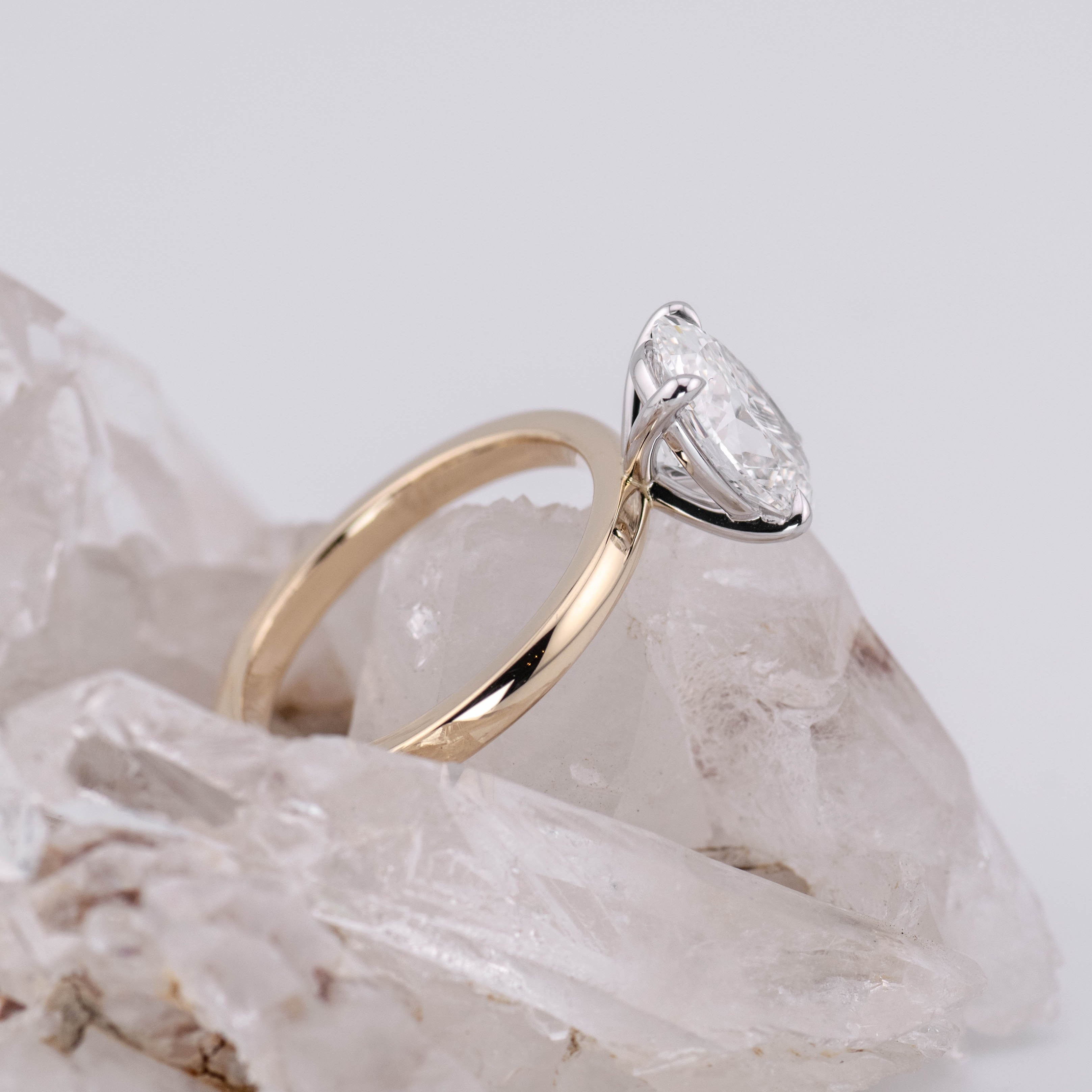 (Ready to Ship Size M) - Kate 2.0 – 4 Claw 2.11ct E VVS2 Oval Solitaire in 9k 2 Tone Gold