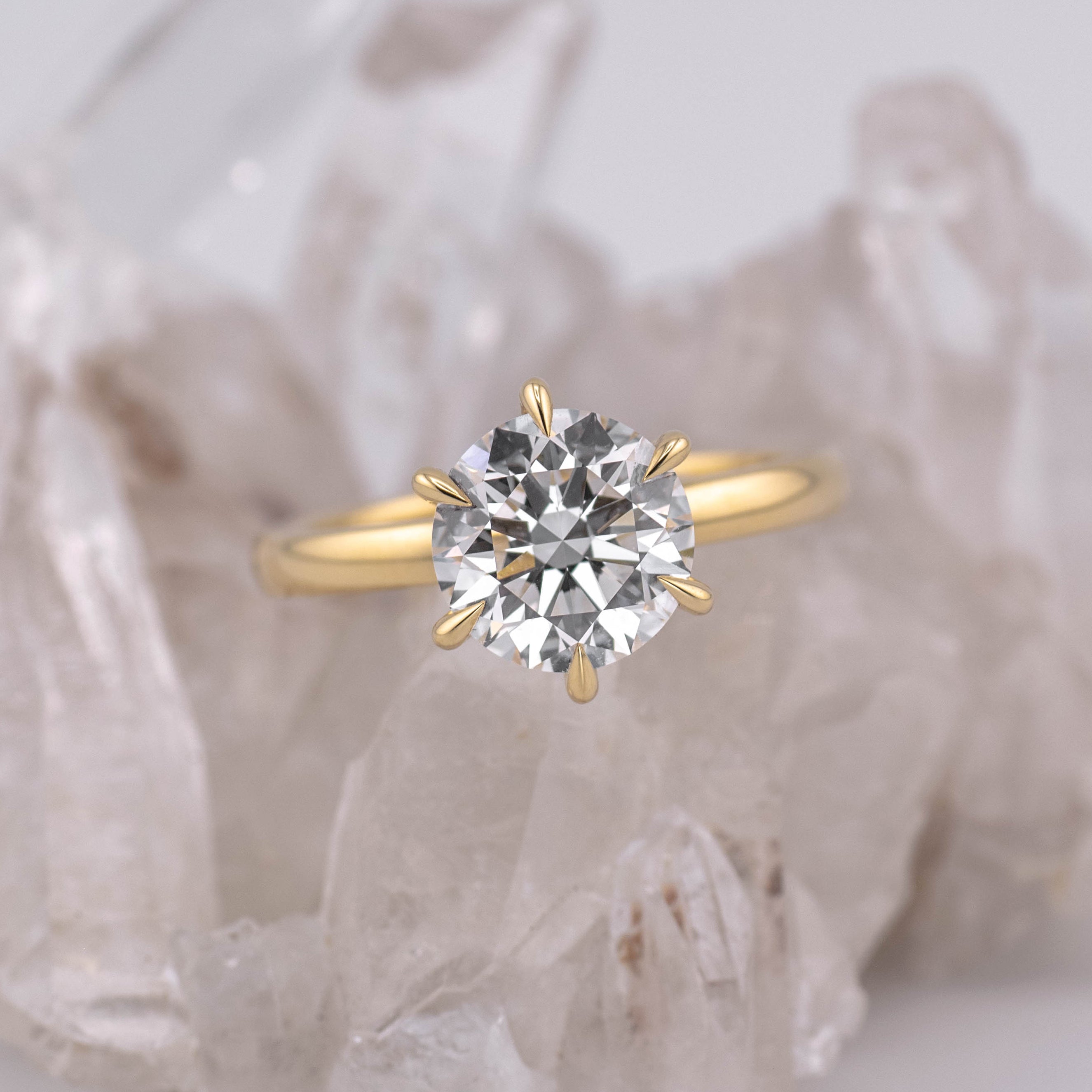 (Ready to Ship Size M) - Billie 2.4 – 6 Claw 2.40ct E VVS2 Round Solitaire in 18k Yellow Gold