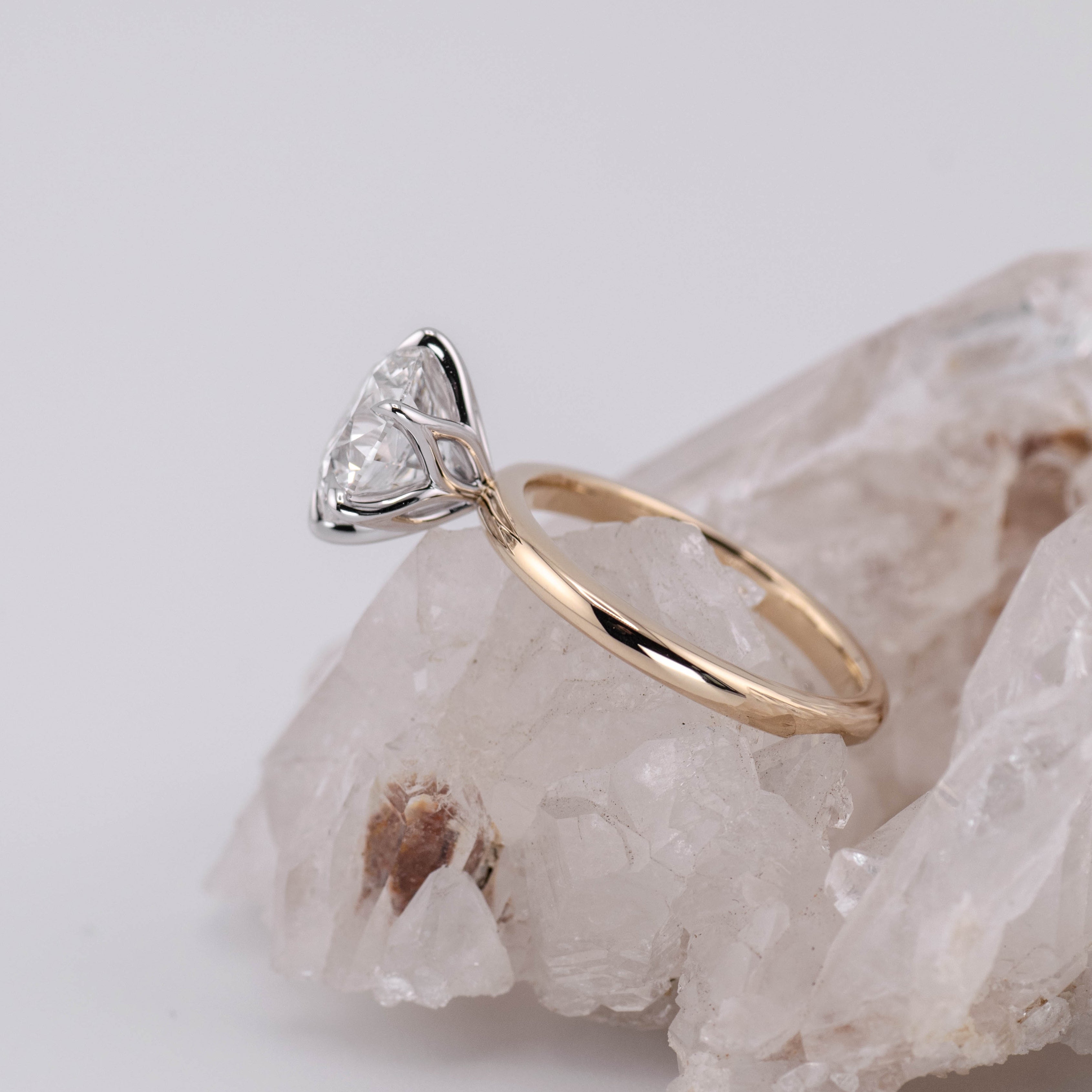 (Ready to Ship Size M) - Petal 2.5 – 6 Petal Claw 2.55ct E VVS2 Round Solitaire in 2 Tone 14k Gold