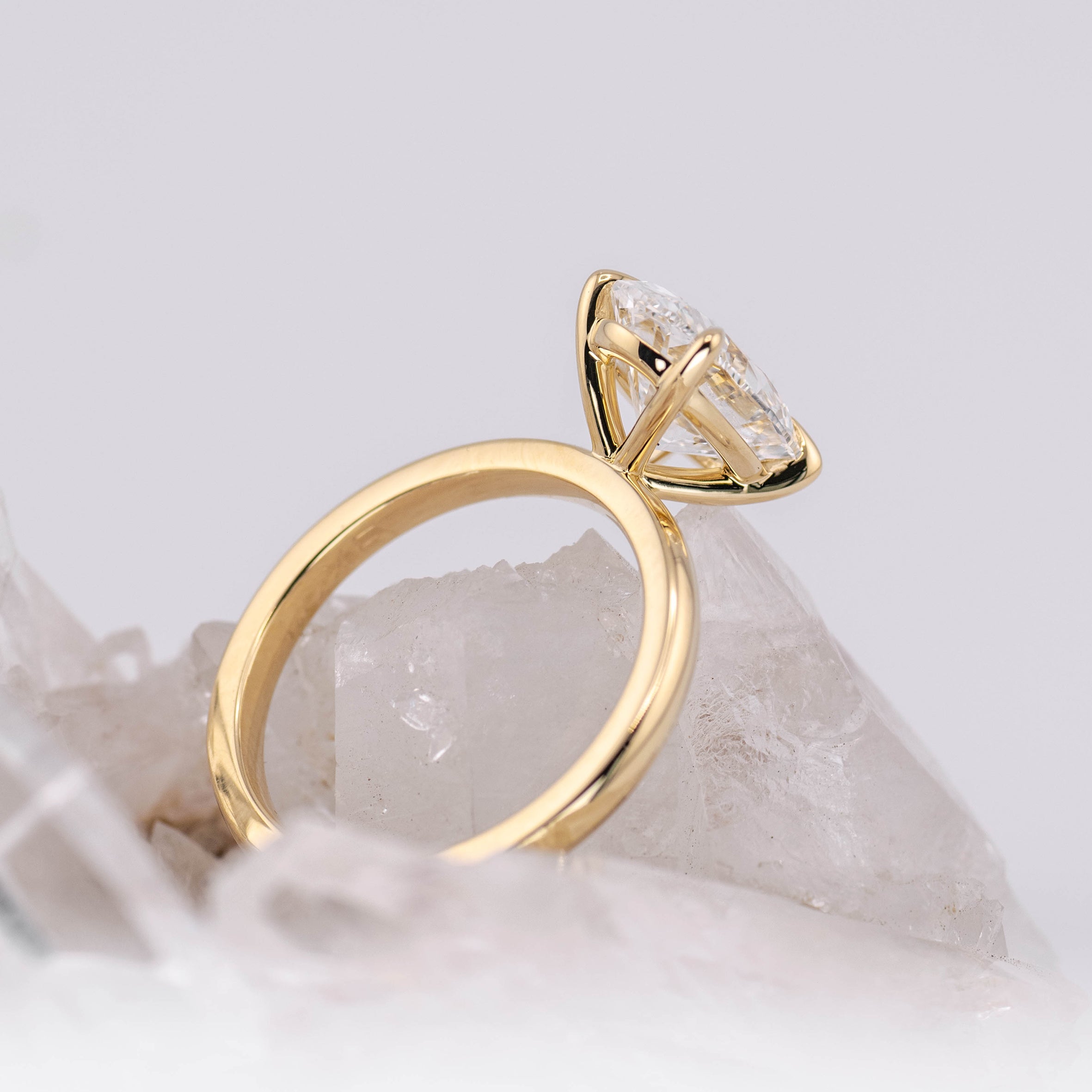 (Ready to Ship Size L) - Kate 2.5 – 4 Claw 2.58ct E VVS2 Oval Solitaire in 18k Yellow Gold