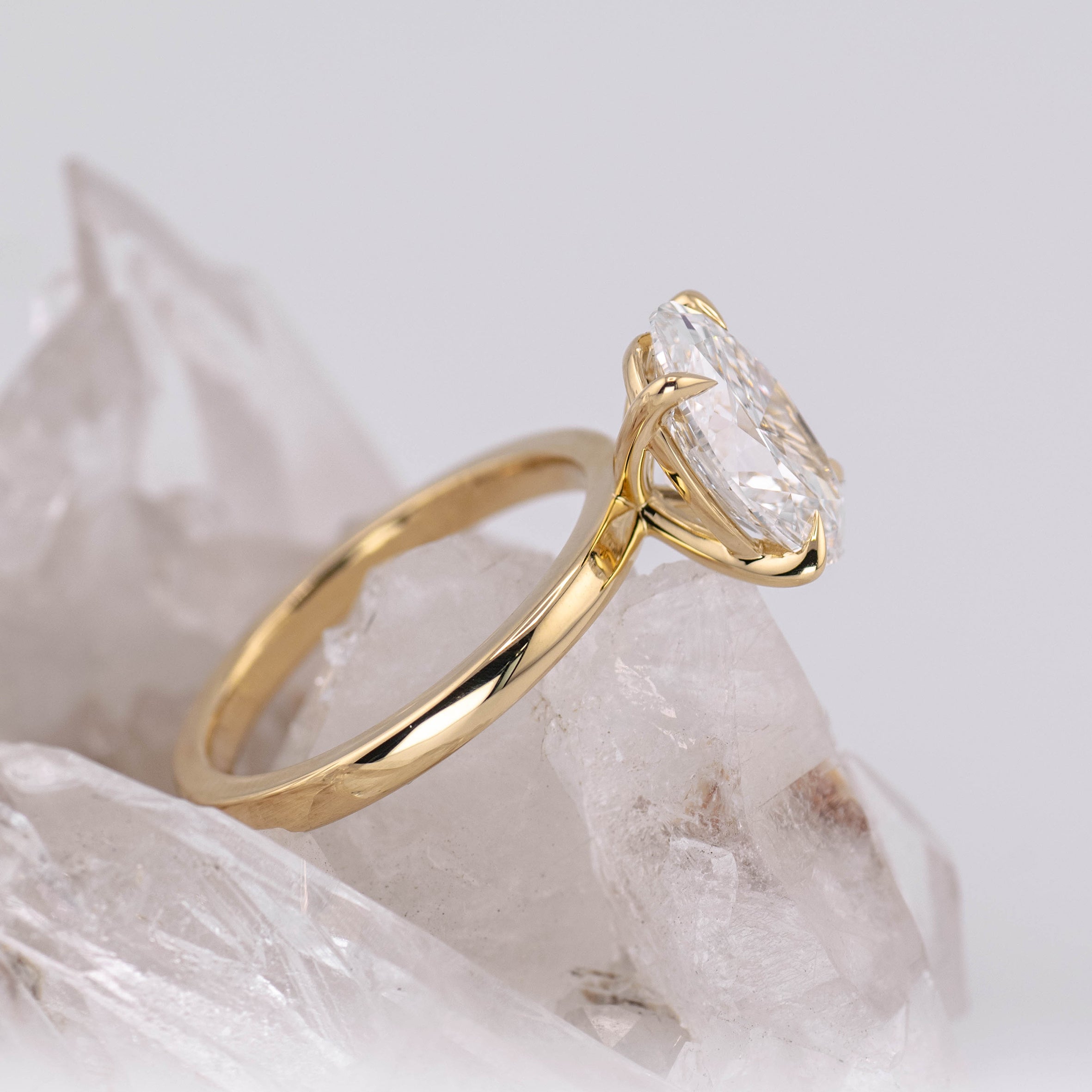 (Ready to Ship Size L) - Kate 2.5 – 4 Claw 2.58ct E VVS2 Oval Solitaire in 18k Yellow Gold