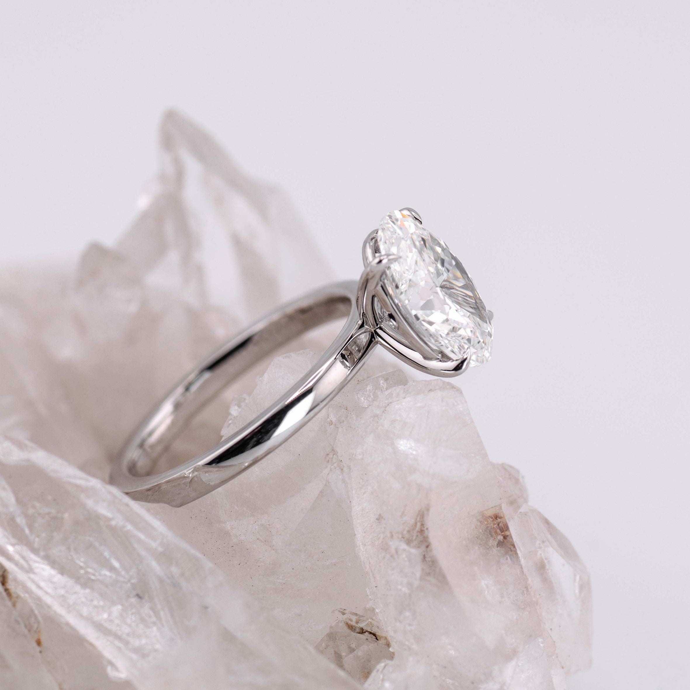 (Ready to Ship Size M) - Kate 2.5 – 4 Claw 2.59ct E VVS2 Oval Solitaire in Platinum