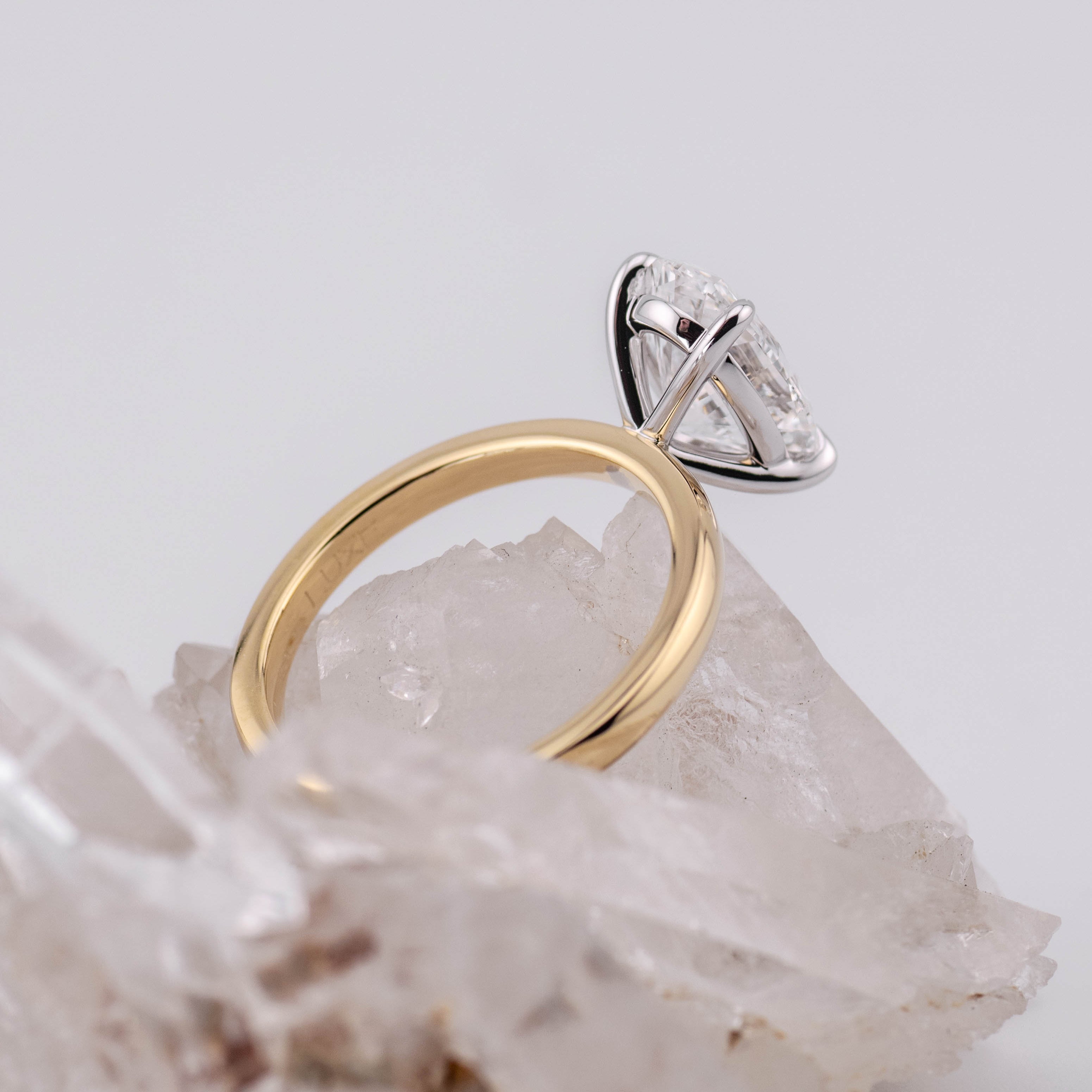 (Ready to Ship Size M) - Kate 2.7 – 4 Claw 2.70ct Oval Solitaire in 2 tone 18k
