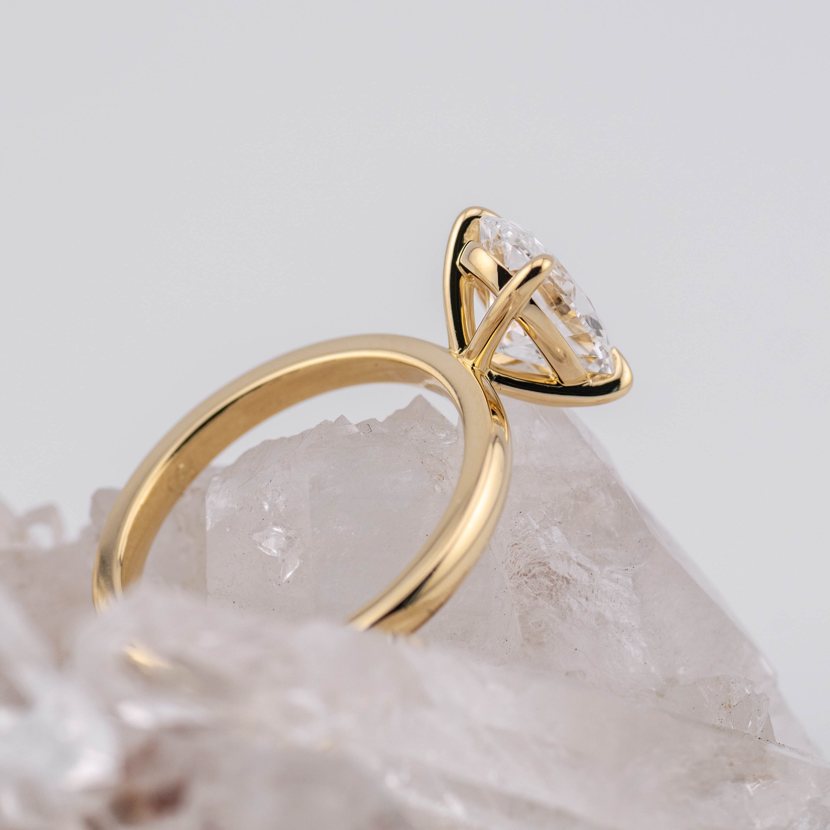 (Ready to Ship Size M) - Kate 2.0 – 4 Claw 2.09ct D VVS2 Oval Solitaire