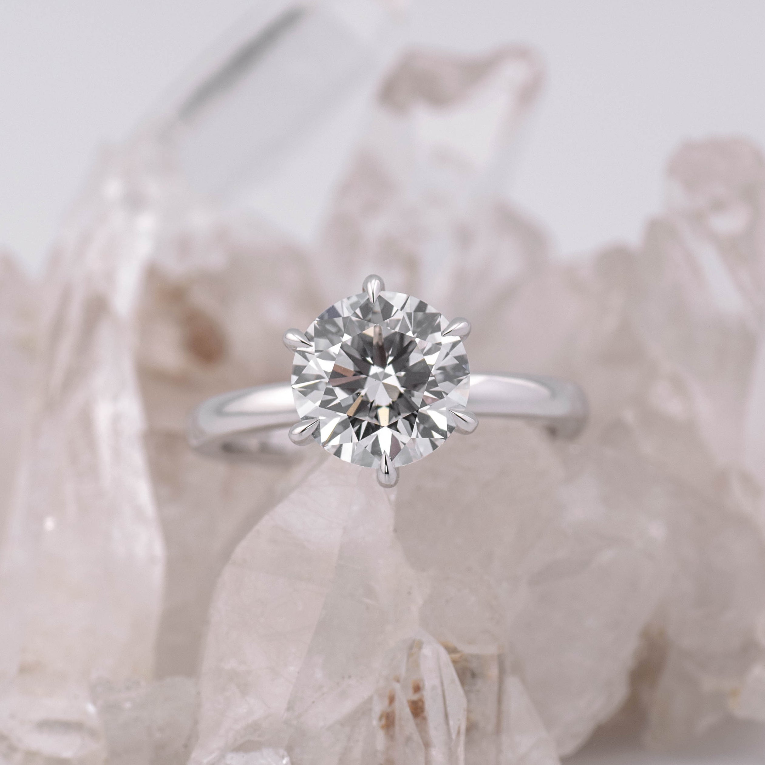 (Ready to Ship Size M) - Billie 2.5 – 6 Claw 2.51ct D VVS2 Round Solitaire 18k White Gold