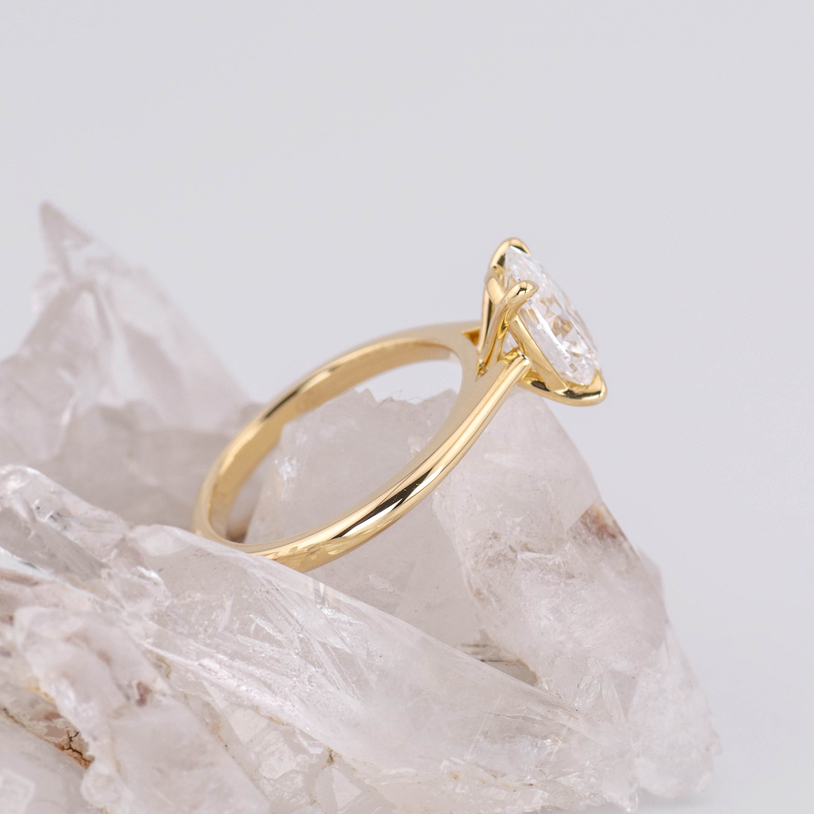 (Ready to Ship Size M) - Oval Cathedral 4 Claw 2.10ct E VVS2 Solitaire in 18k Yellow Gold