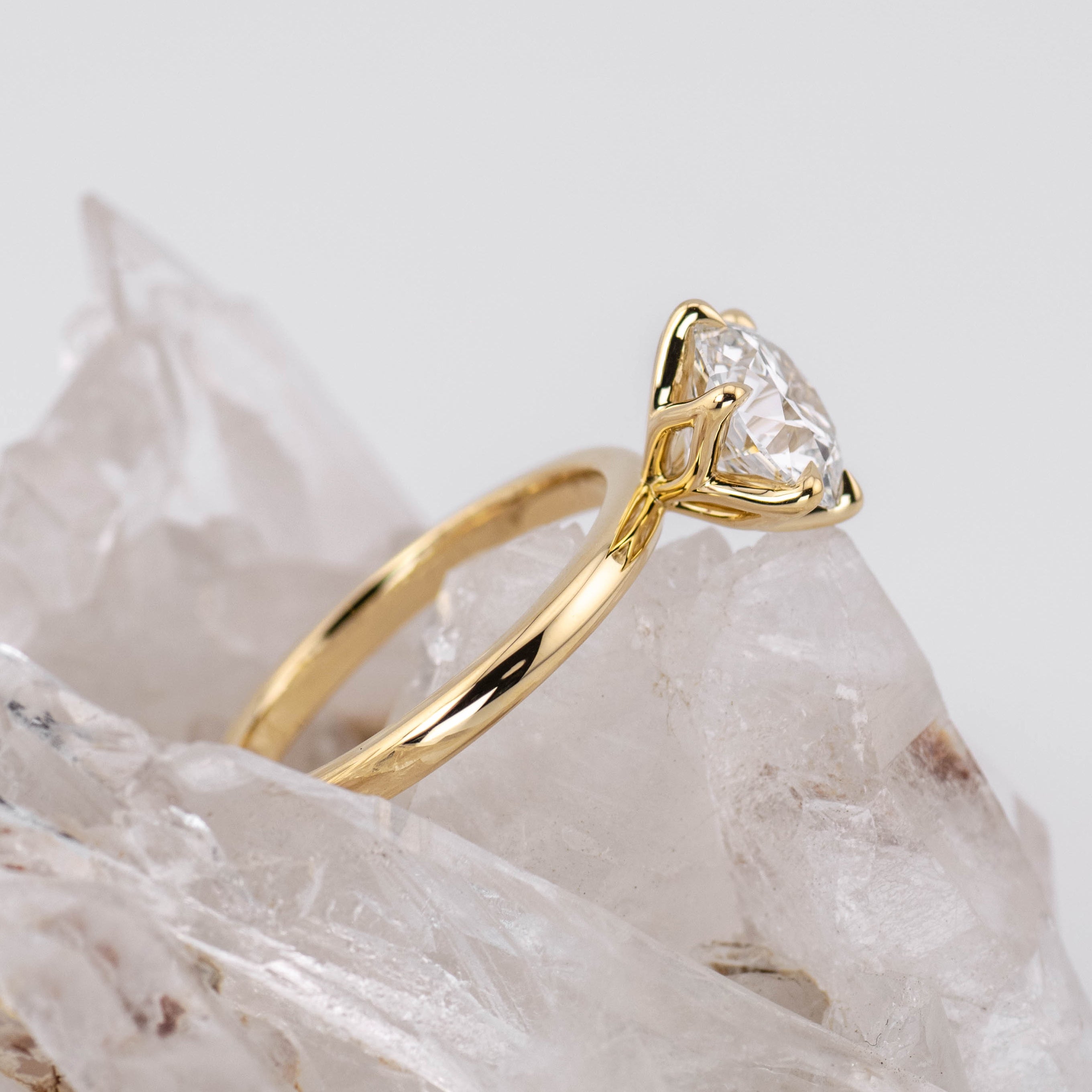 (Ready to Ship Size M) - Petal 2 – 6 Petal Claw 2.04ct D VVS2 Round Solitaire in 18K Yellow Gold
