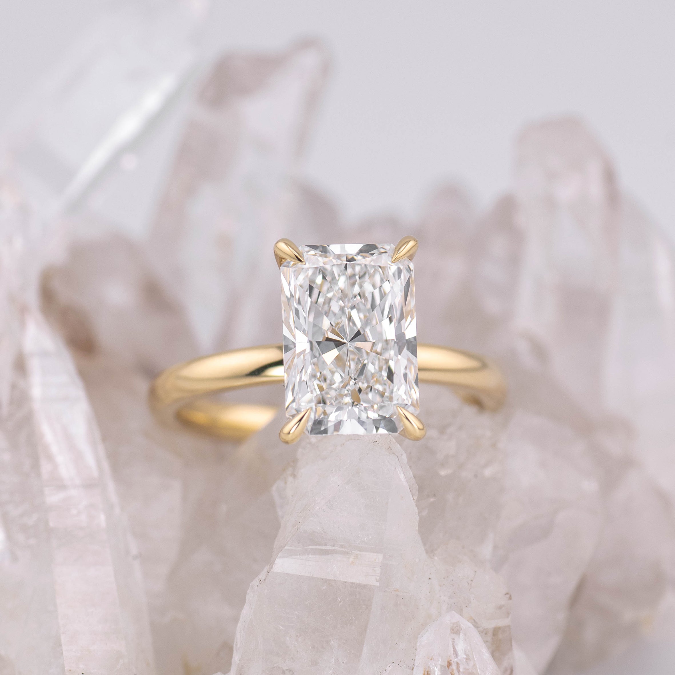 (Ready to Ship Size M) - Radiant 3.0 – 4 Claw 3.19ct D VVS2 Solitaire in 18k