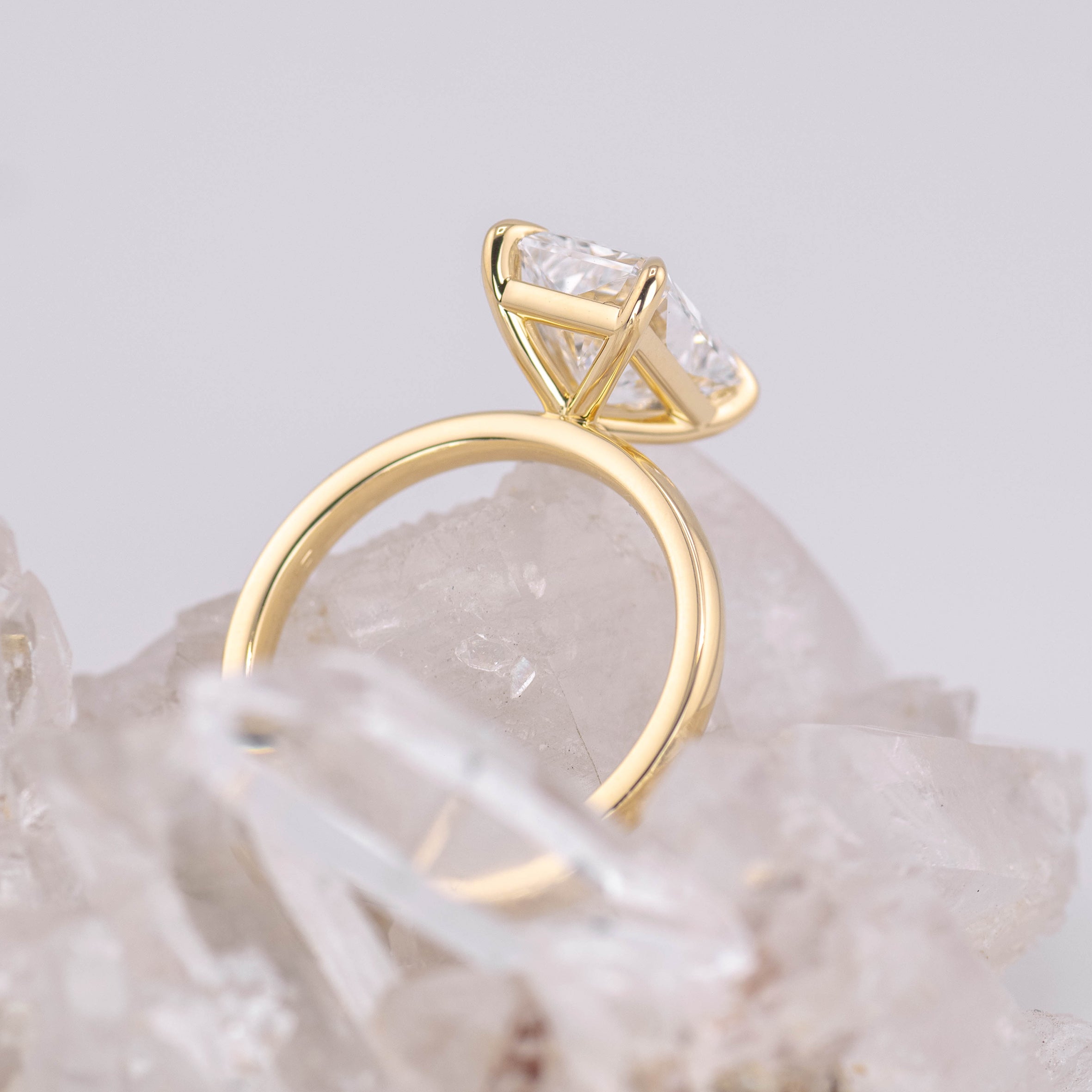 (Ready to Ship Size M) - Radiant 3.0 – 4 Claw 3.19ct D VVS2 Solitaire in 18k