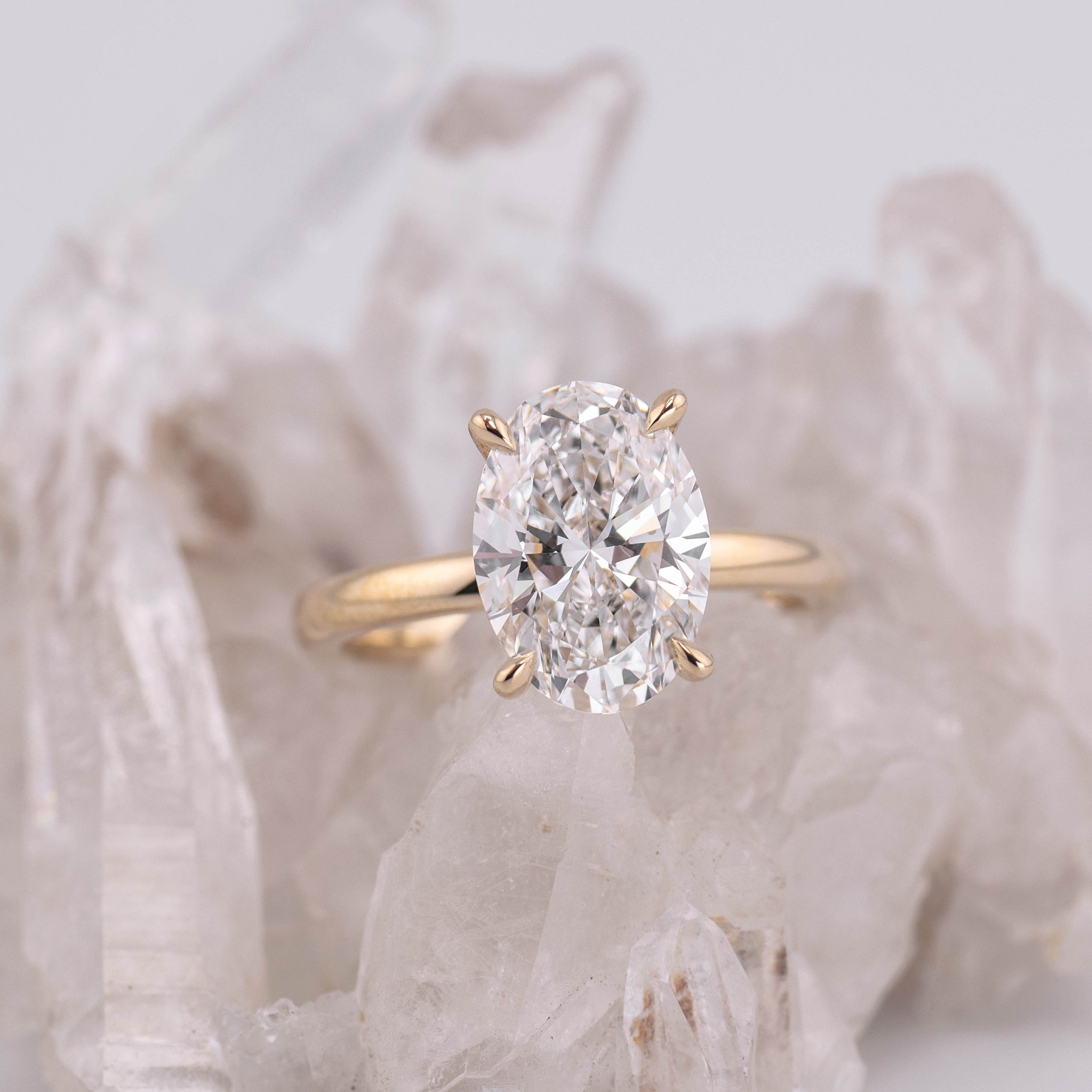 (Ready to Ship Size M) - Oval Solitaire 3.20ct E VVS2 in 9k Yellow Gold