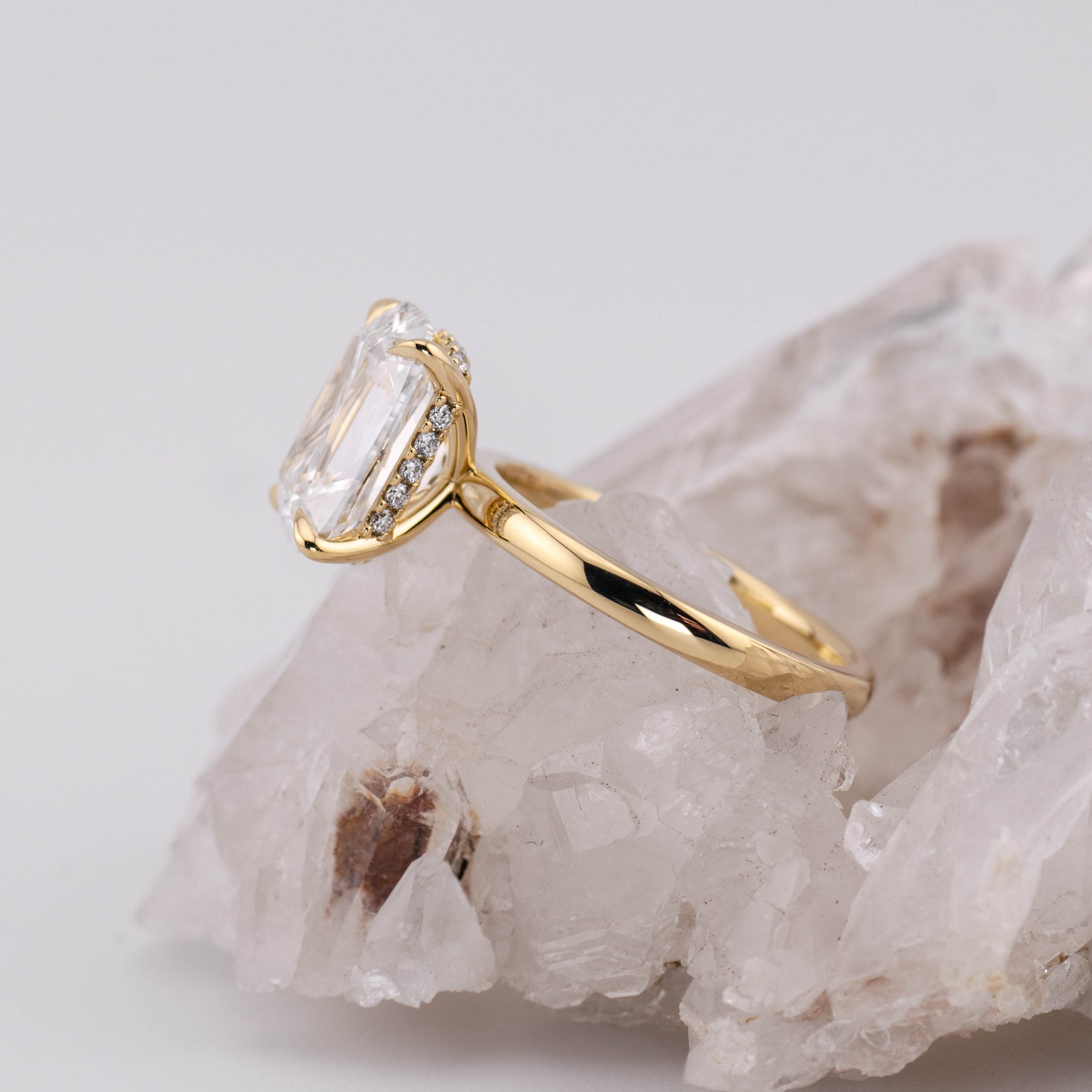 (Ready to Ship Size M) - 3.77ct Old Mine D VVS2 Solitaire with Hidden Halo 18k
