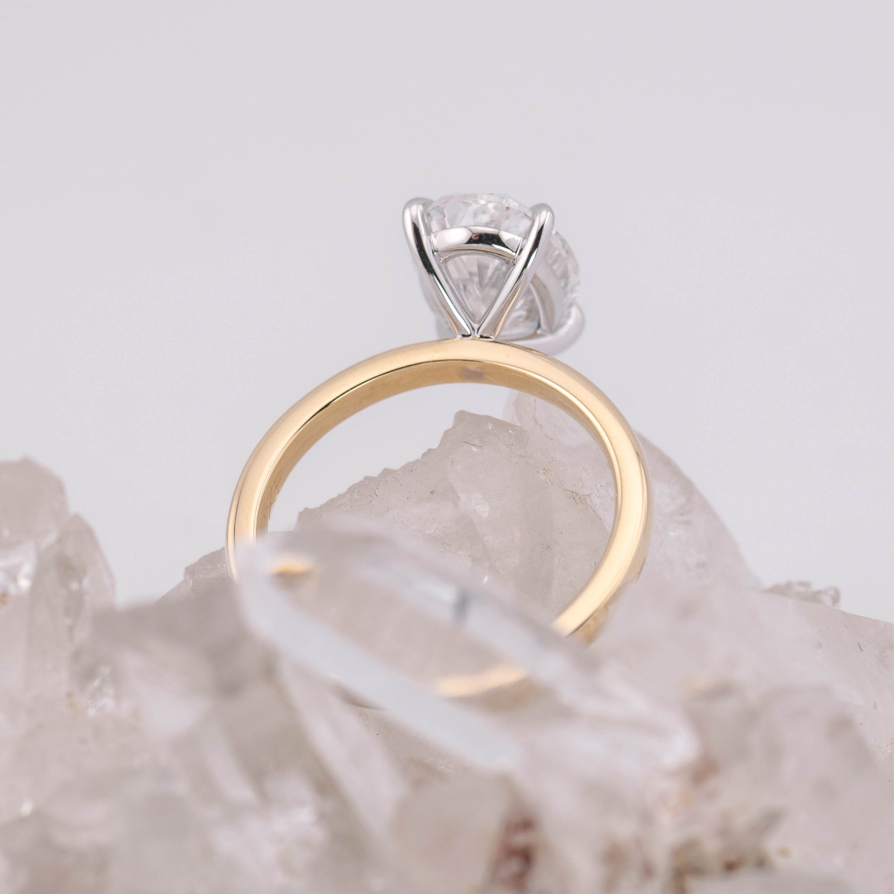 (Ready to Ship Size M) - Oval Solitaire 3.02ct E VVS2 in 14k Two Tone Gold
