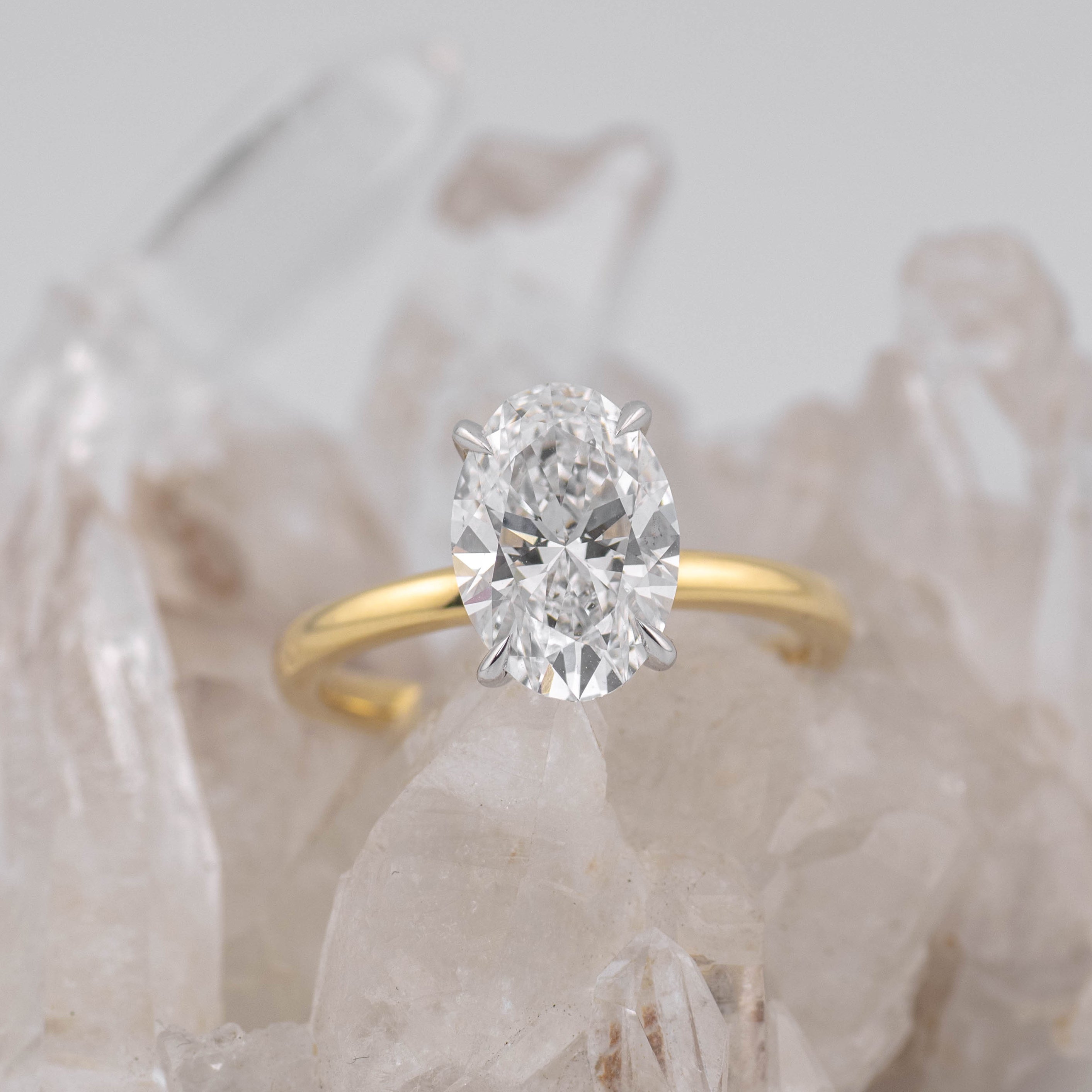 (Ready to Ship Size M) - Kate 2.5 – 4 Claw 2.56ct Oval Solitaire in 2 Tone 18k Gold