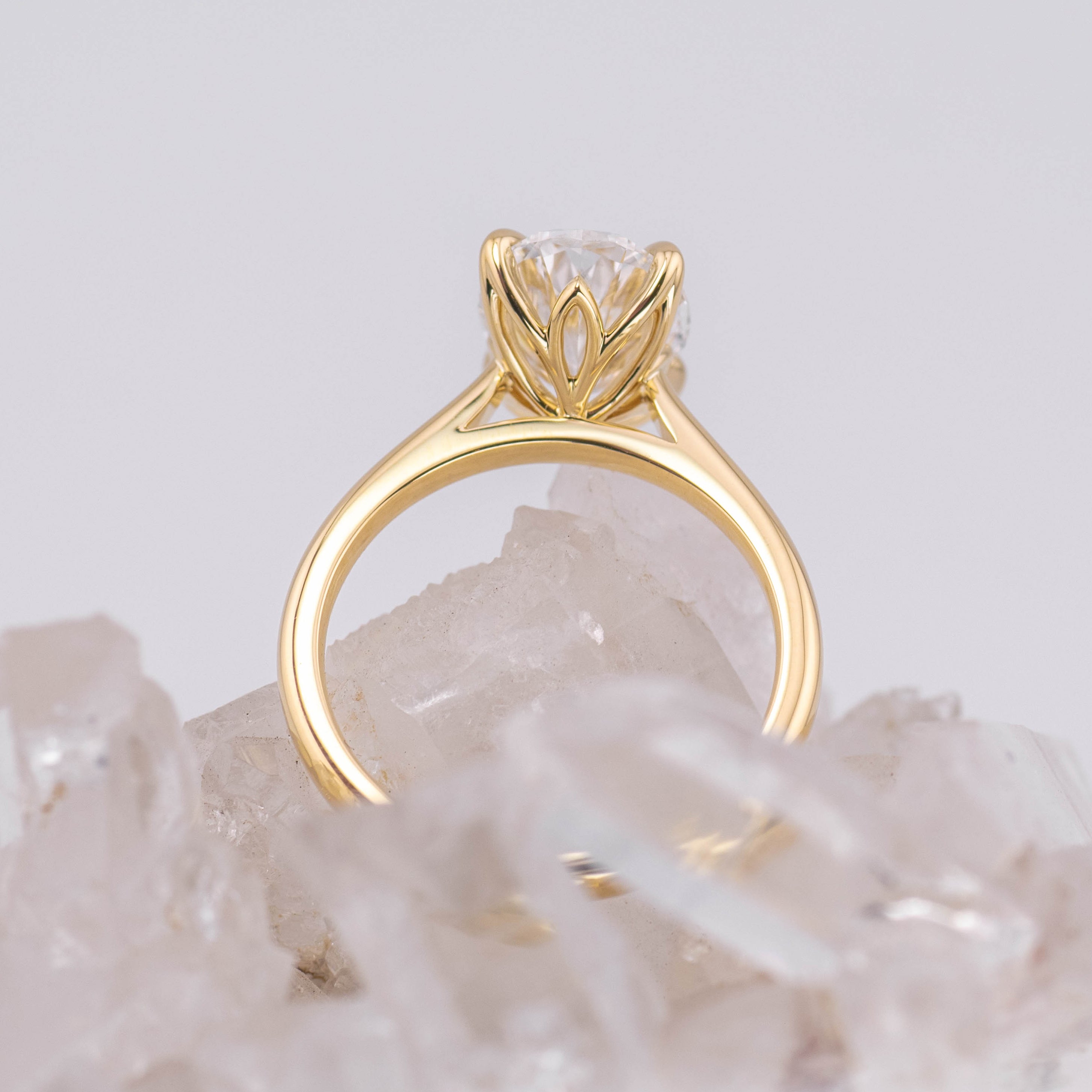 (Ready to Ship Size M) - Oval Petal 3.0 – 4 Claw Petal Basket 3.00ct E VVS2 Oval Solitaire in 18k Yellow Gold
