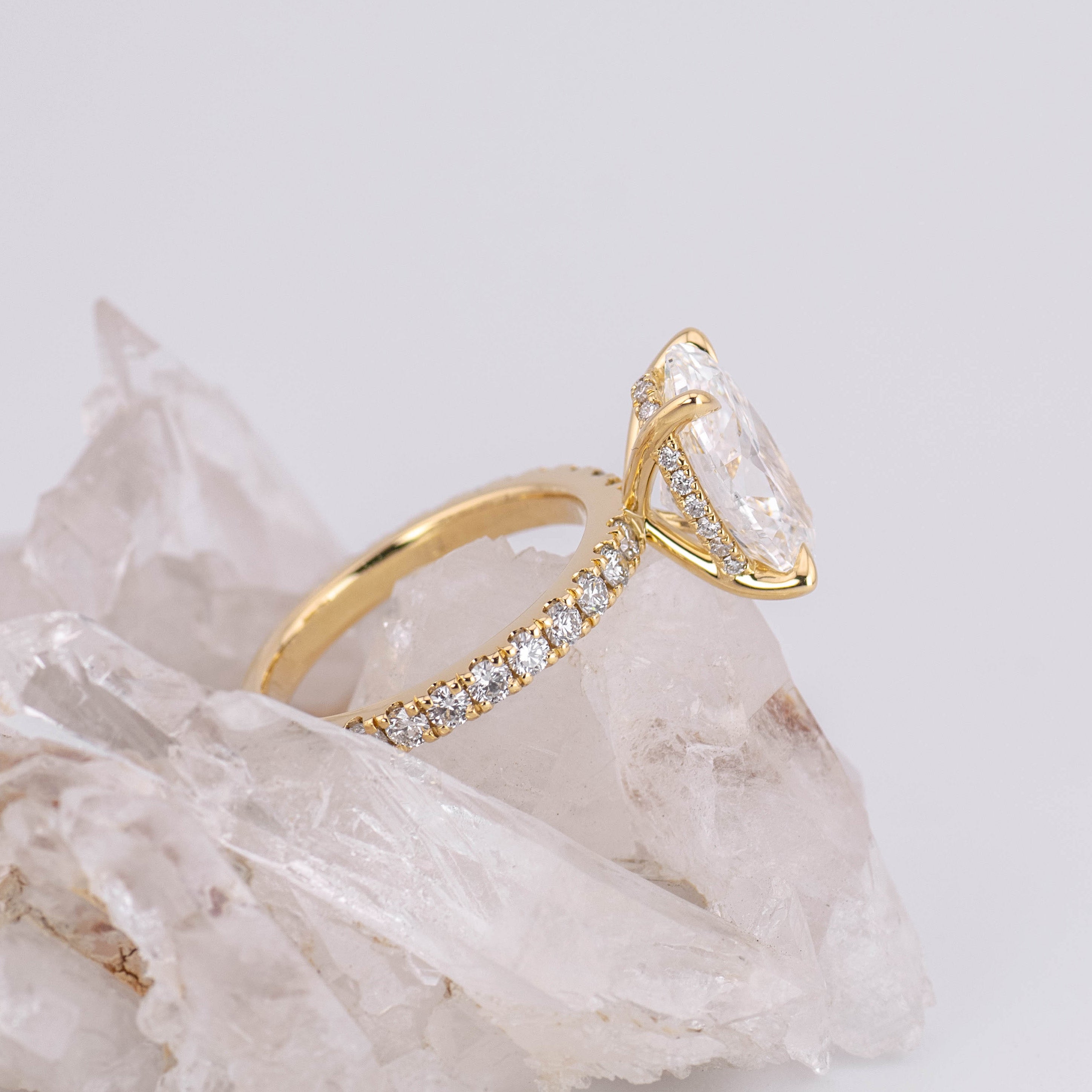 (Ready to Ship Size M) 4.04ct Oval Solitaire with Hidden Halo & Pave Band in 18k Yellow Gold