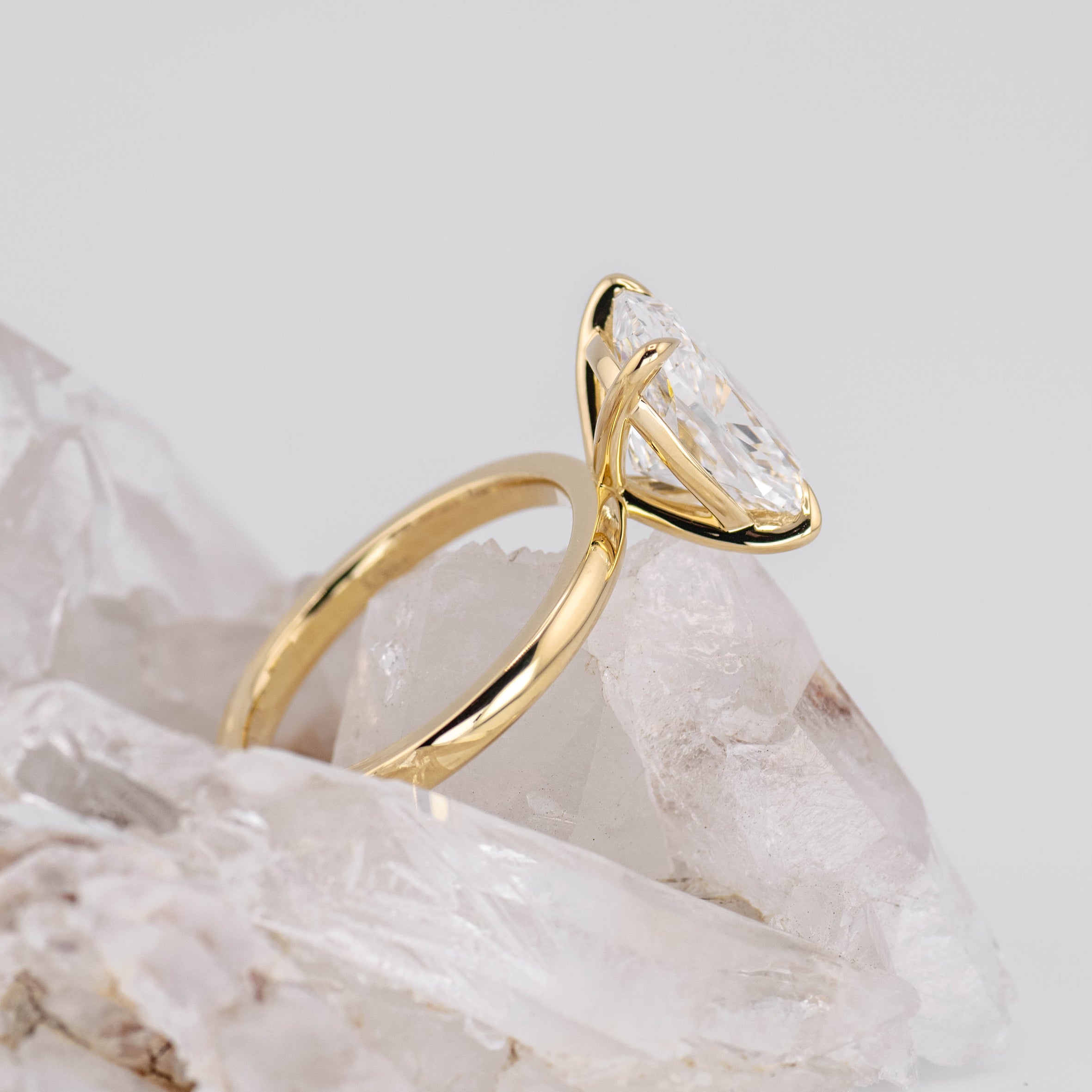 (Ready to Ship Size M) - Catherine 4.0 – Elongated Cushion 4.08ct E VVS2 Solitaire in 18k Yellow Gold