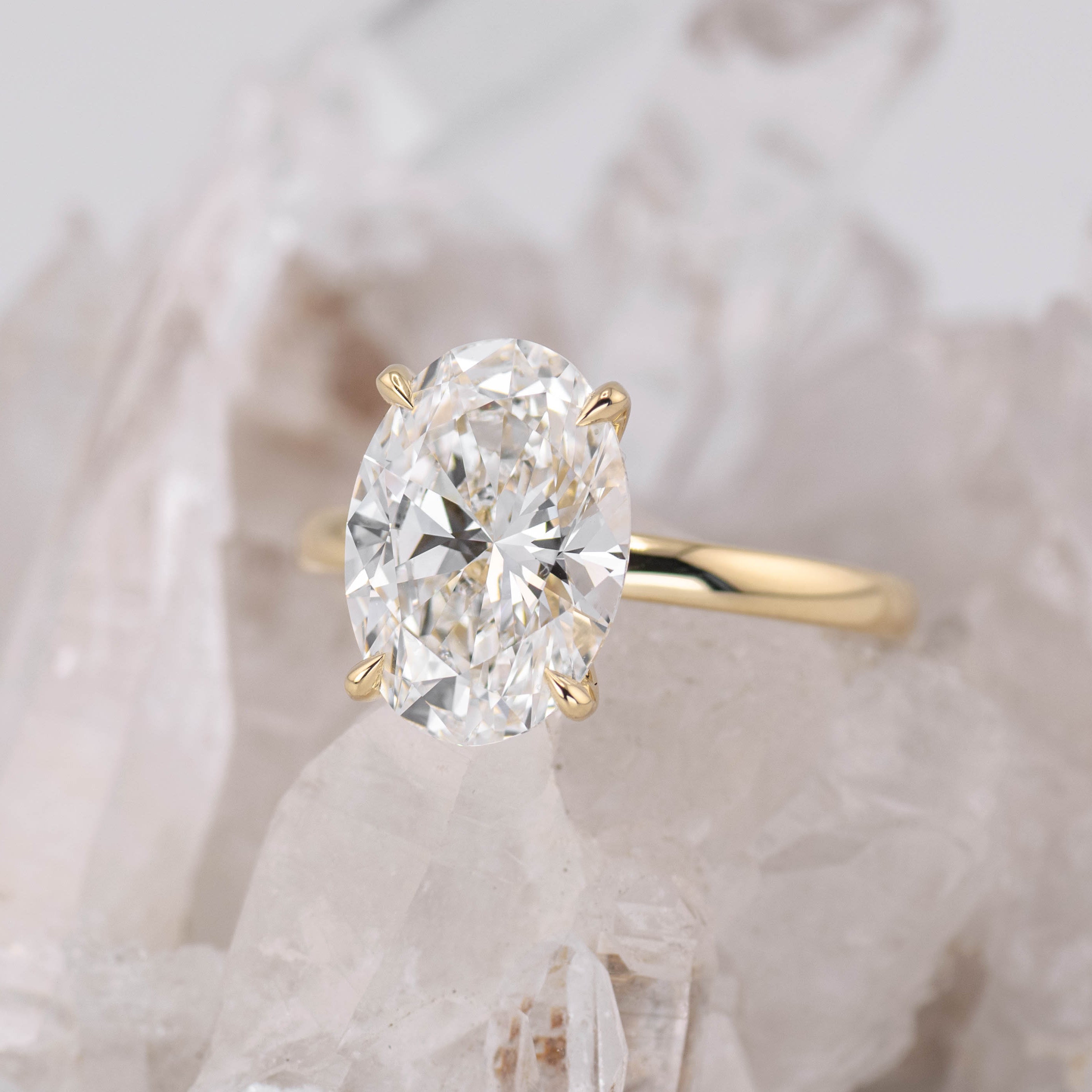 (Ready to Ship Size M) - Kate 4.0 – 4 Claw 4.10ct E VVS2 Oval Solitaire in 18k Yellow Gold