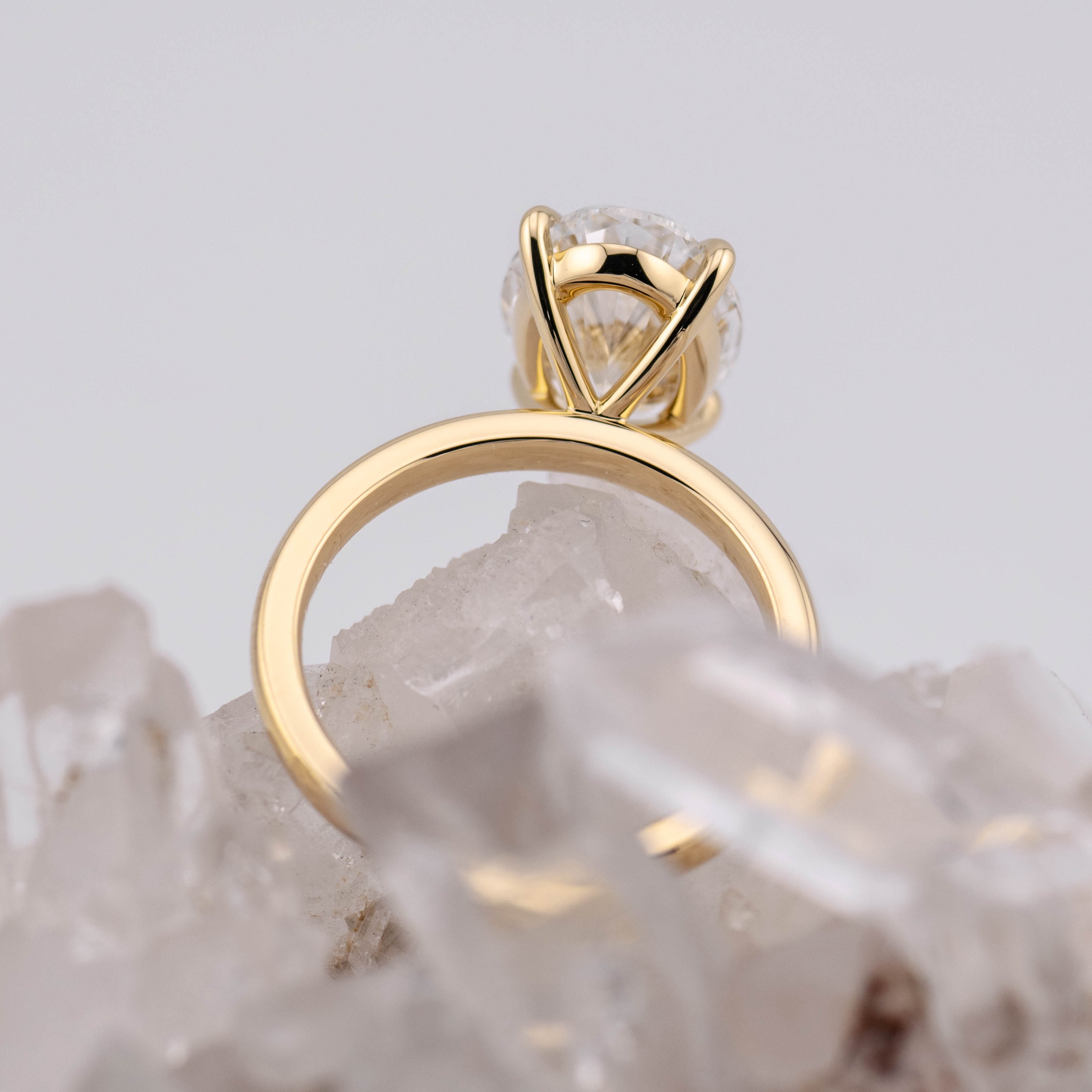 (Ready to Ship Size M) - Oval Solitaire 4.07ct F VVS2 in 18k Yellow Gold