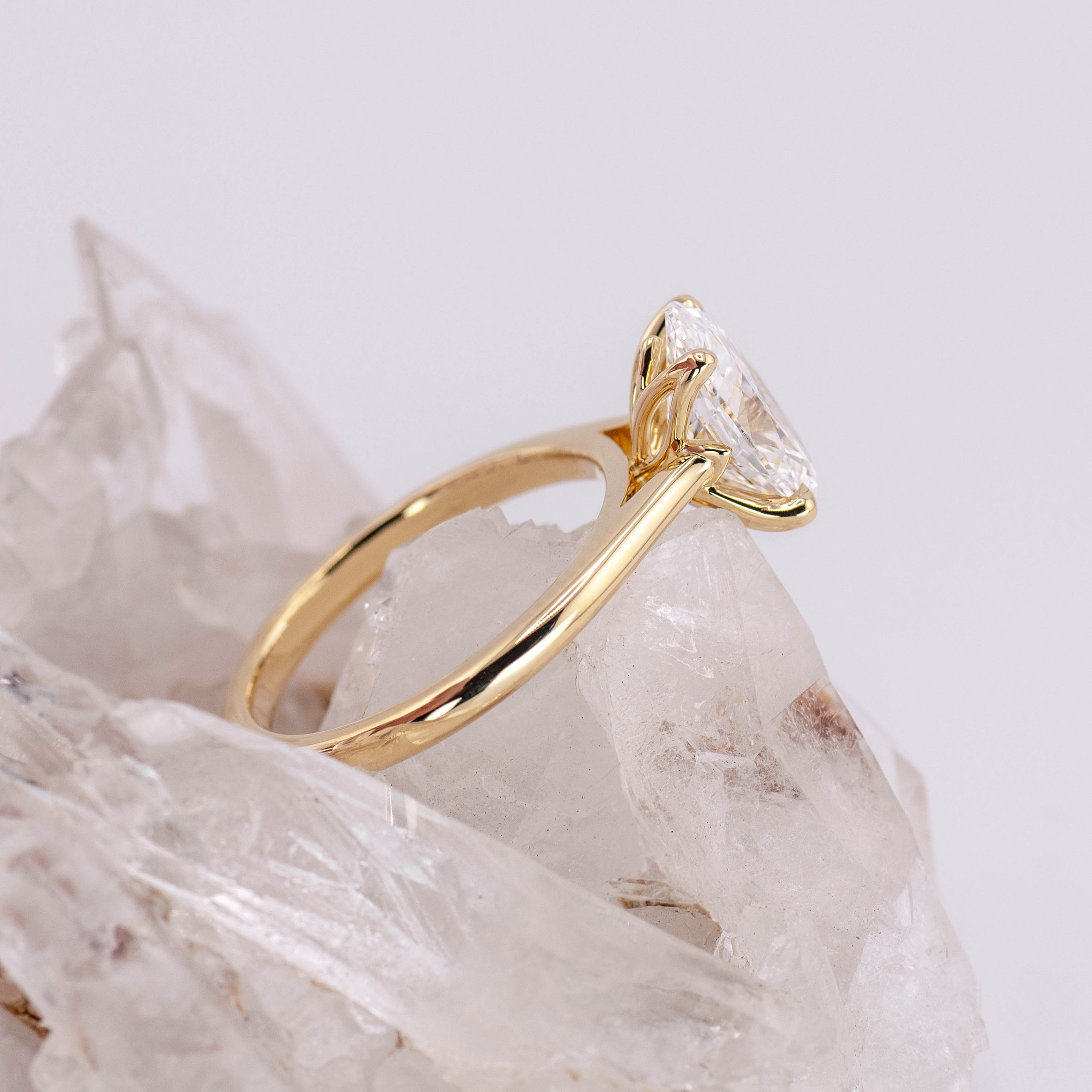 Oval Petal 2.5 – 4 Claw 2.5ct Oval Solitaire with Petal Basket (Made to Order) E/F Colour VVS2