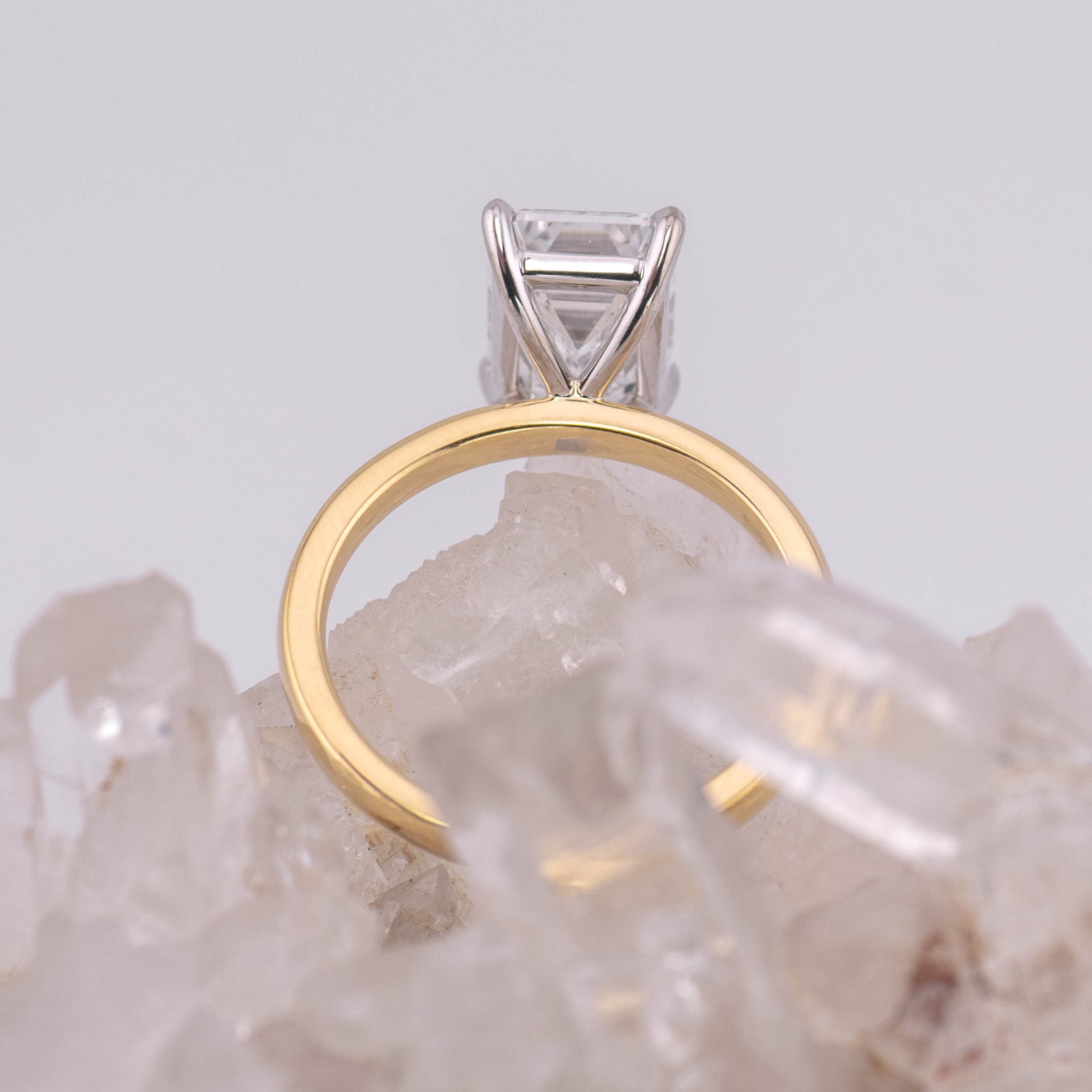(Ready to Ship Size M) - Emerald Cut Solitaire 3.07ct D VVS2 18k Yellow Gold