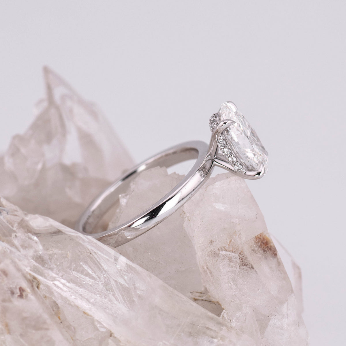 (Ready to Ship Size M) - Bella Hidden Halo 2.0 – 4 Claw 2.08ct D VVS2 Oval Solitaire in 18k White Gold