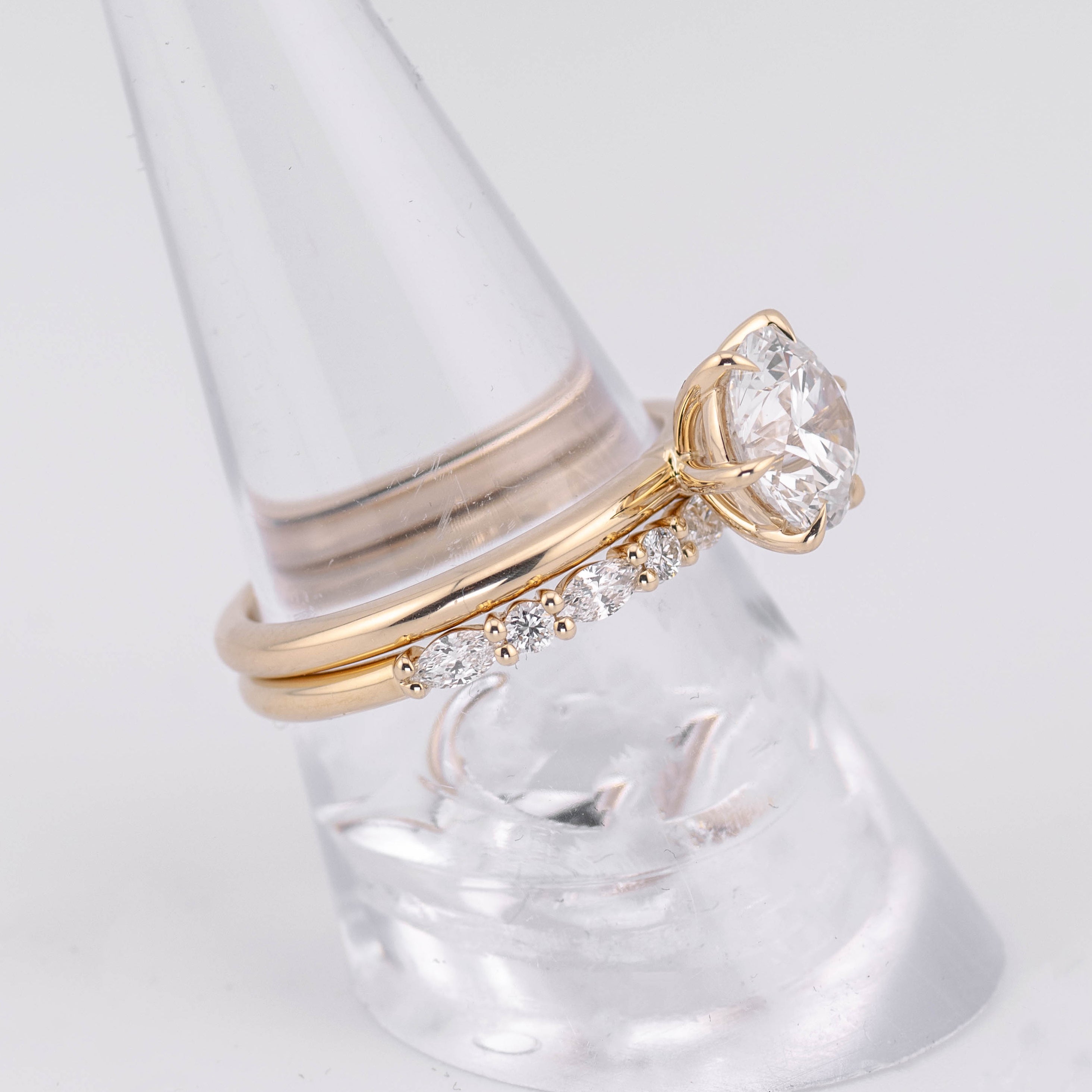 (Ready to Ship Q) Morgan 2mm 1/2 Band Oval Wedding/Eternity Ring 9k Yellow Gold