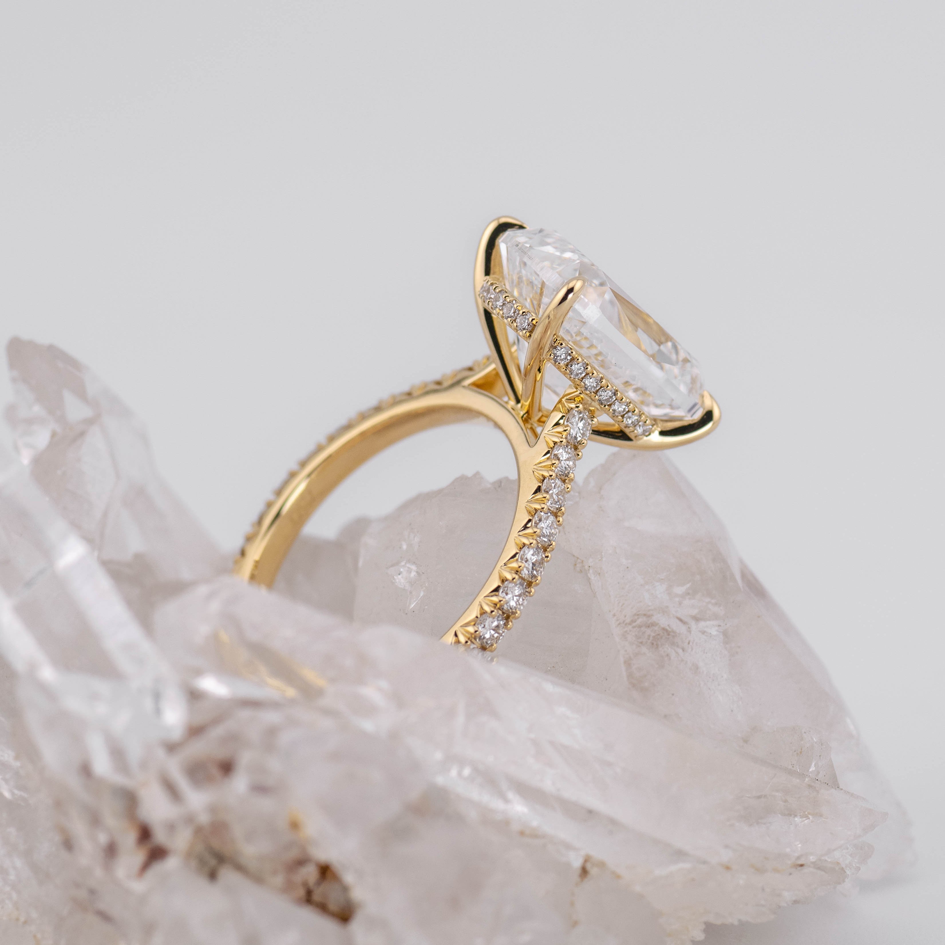 (Ready to Ship Size M) - 7.08ct Old Mine E VVS2 Solitaire with Hidden Halo & French Pave Band 18k