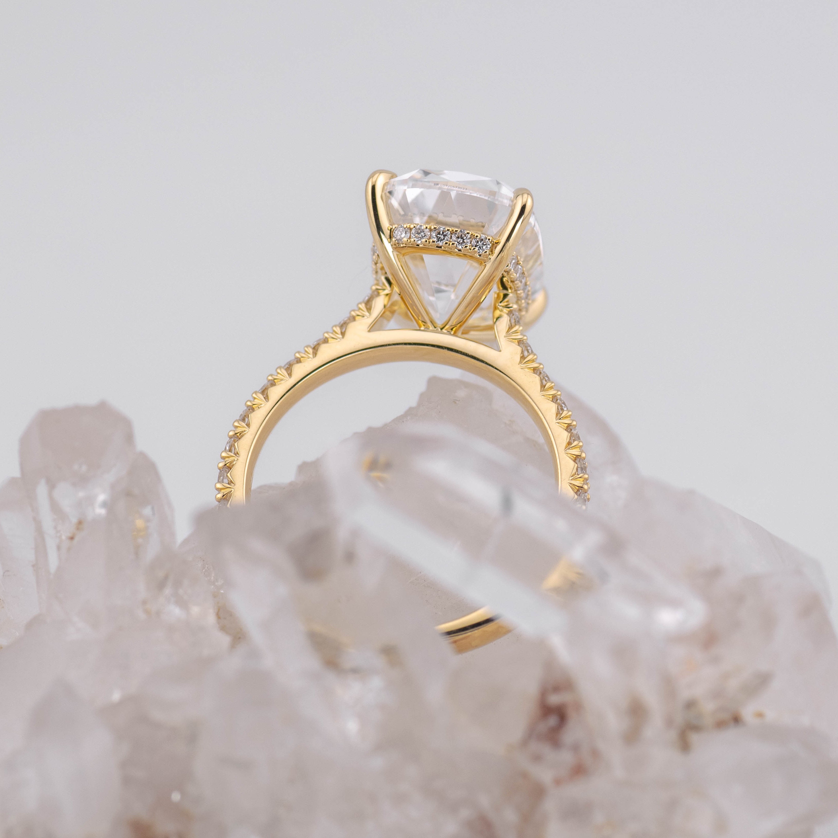 (Ready to Ship Size M) - 7.08ct Old Mine E VVS2 Solitaire with Hidden Halo & French Pave Band 18k