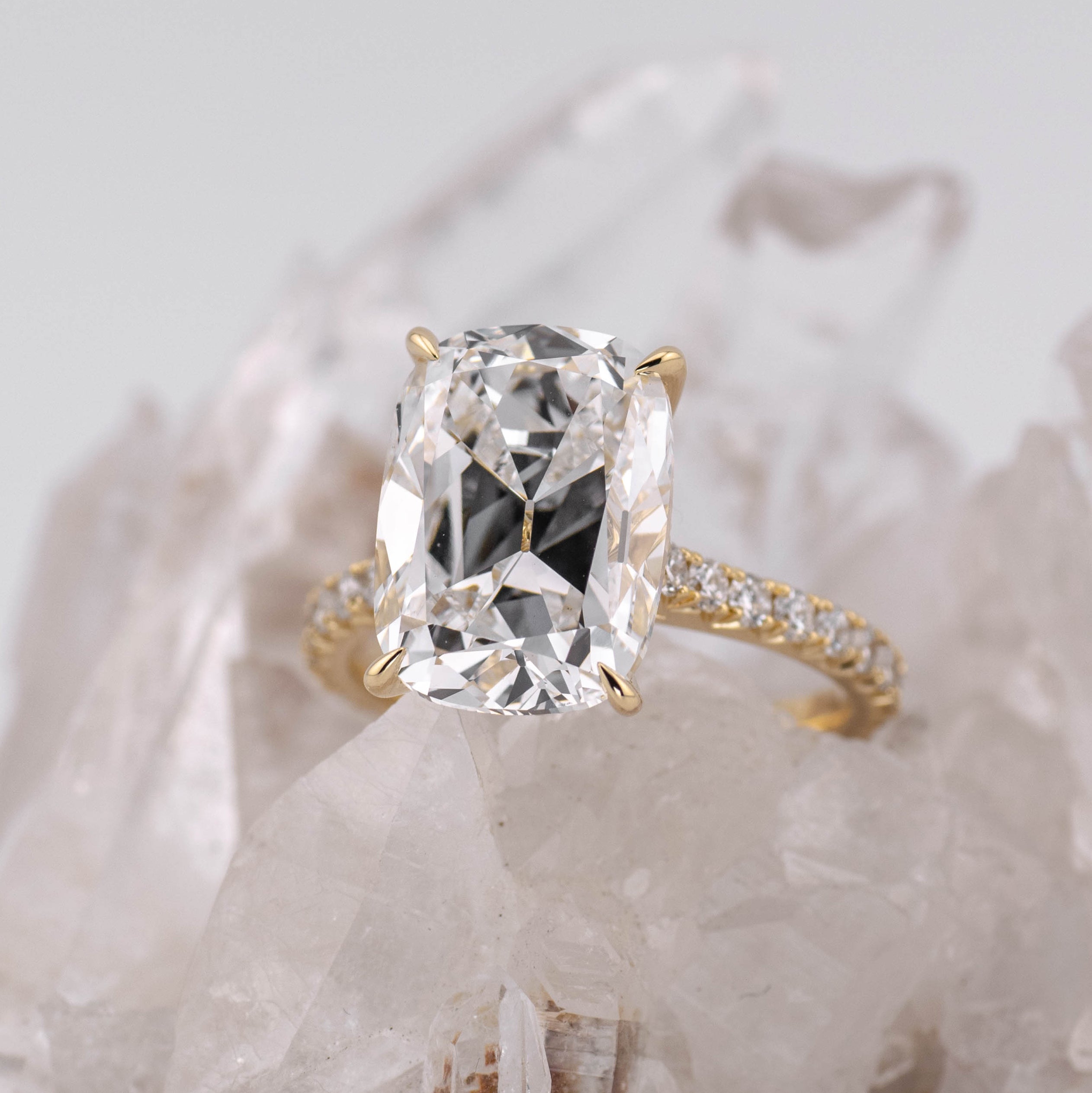 (Ready to Ship Size M) - 7.08ct Old Mine E VVS2 Solitaire with Hidden Halo & French Pave Band 18k