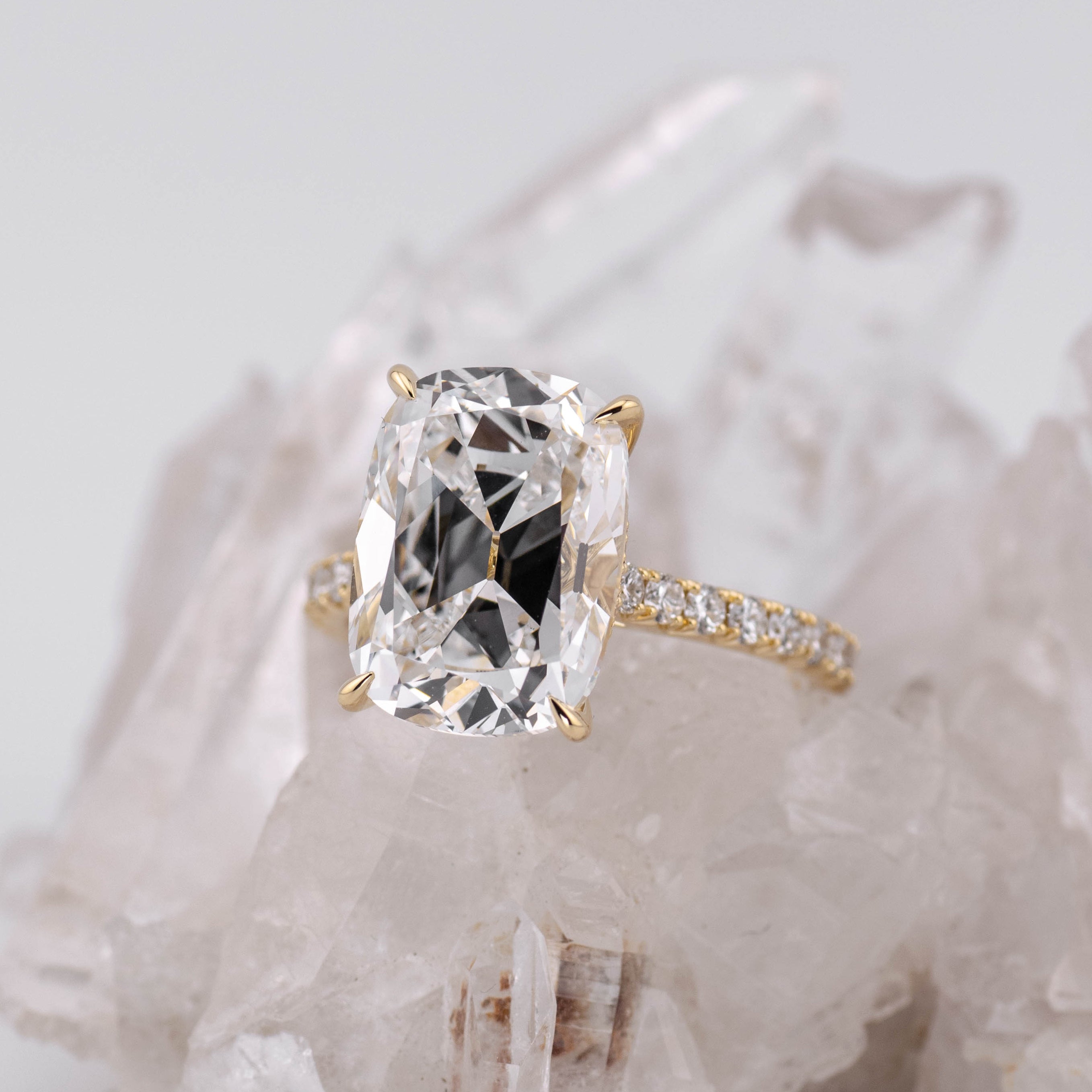 (Ready to Ship Size M) - 7.08ct Old Mine E VVS2 Solitaire with Hidden Halo & French Pave Band 18k