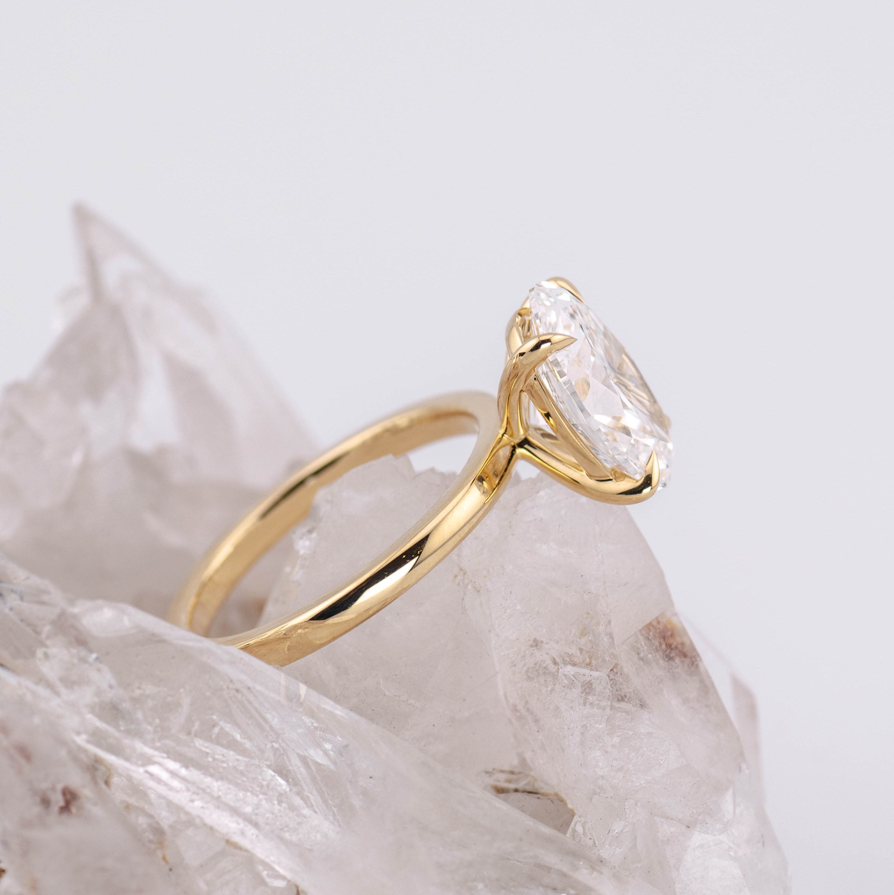 (Ready to Ship Size M) - Kate 3.0 – 4 Claw 3.08ct D VVS2 Oval Solitaire in 18k Yellow Gold