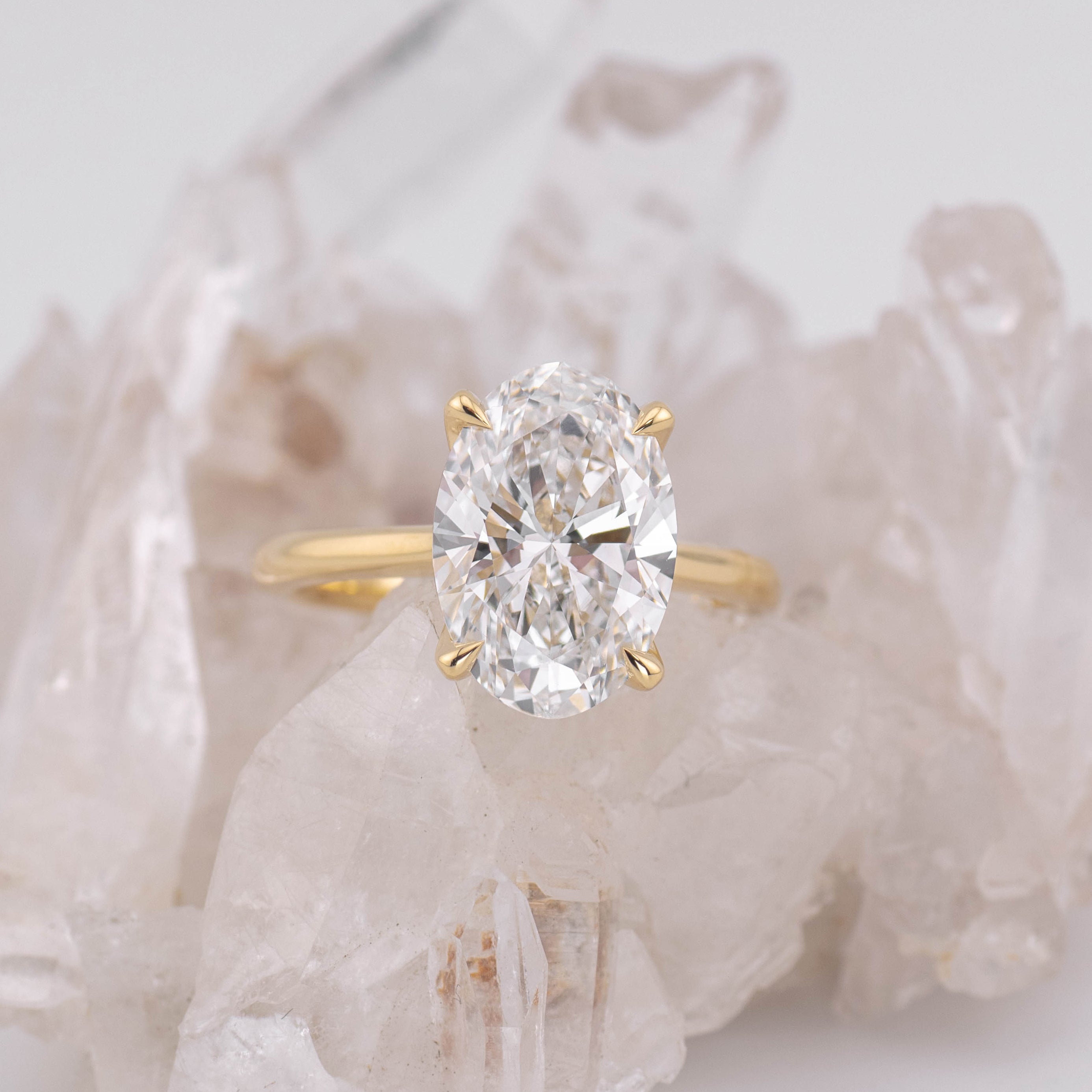 (Ready to Ship Size M) - Oval Petal 4.0 – 4 Claw Petal Basket 4.05ct E VVS2 Oval Solitaire in 18k Yellow Gold