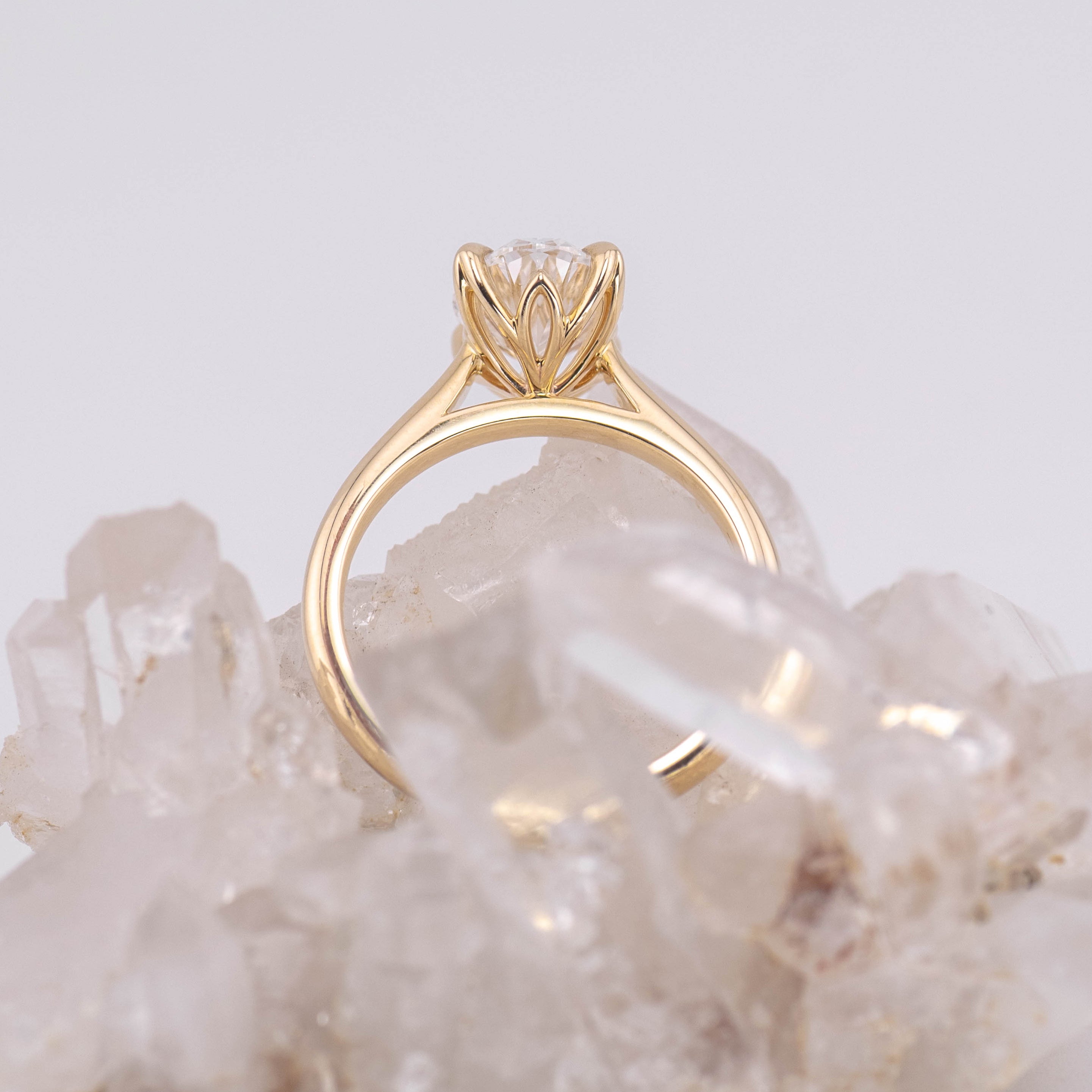 (Ready to Ship Size M) - Oval Petal 2.0 – 4 Claw Petal Basket 2.10ct E VVS2 Oval Solitaire in 9k Yellow Gold