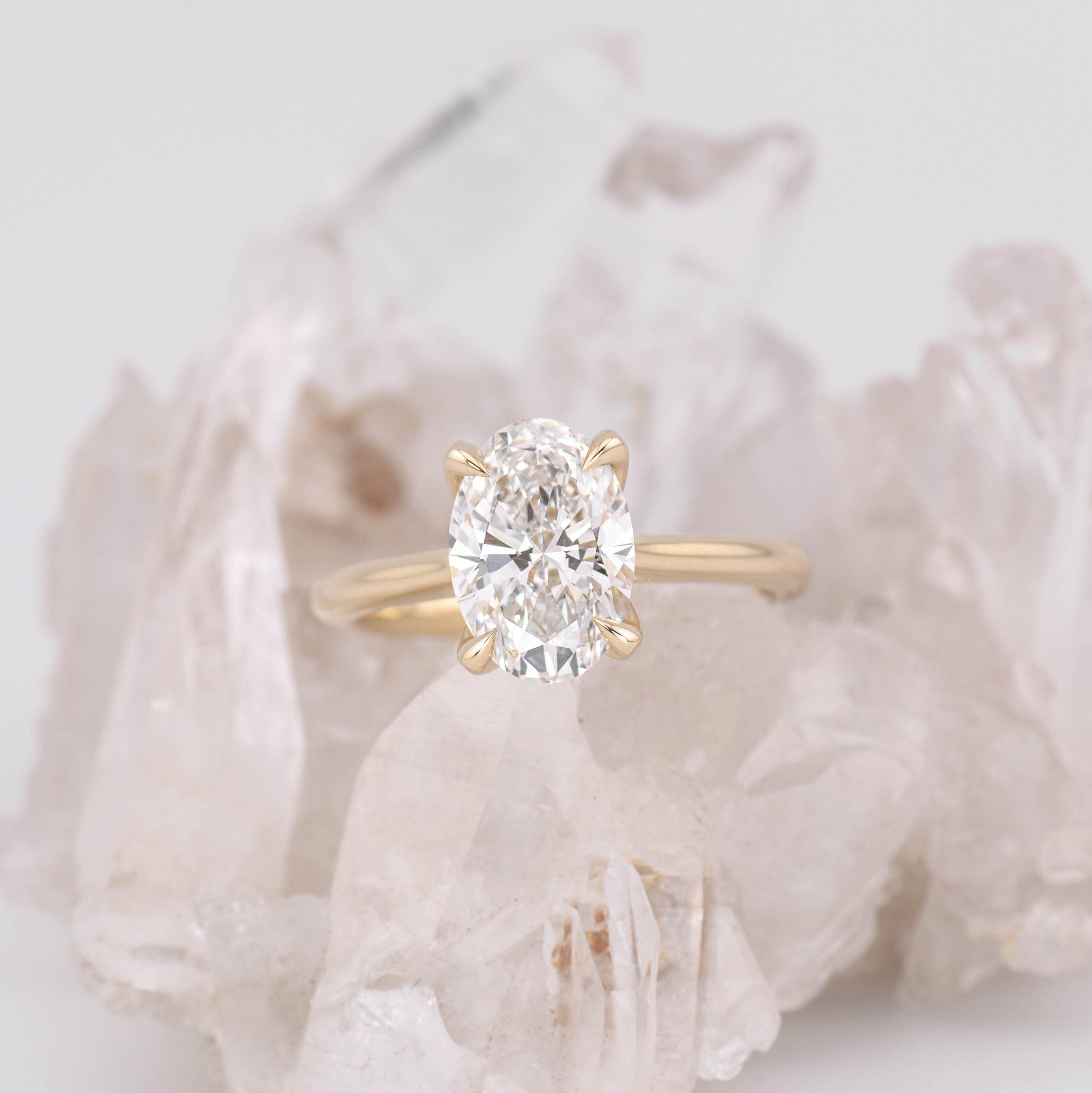 (Ready to Ship Size M) - Oval Petal 2.0 – 4 Claw Petal Basket 2.10ct E VVS2 Oval Solitaire in 9k Yellow Gold