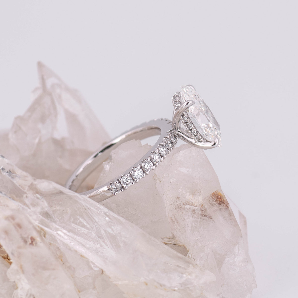 (READY TO SHIP SIZE M) 2.63CT E VVS2 OVAL SOLITAIRE WITH HIDDEN HALO & PAVE BAND in 18K WHITE GOLD