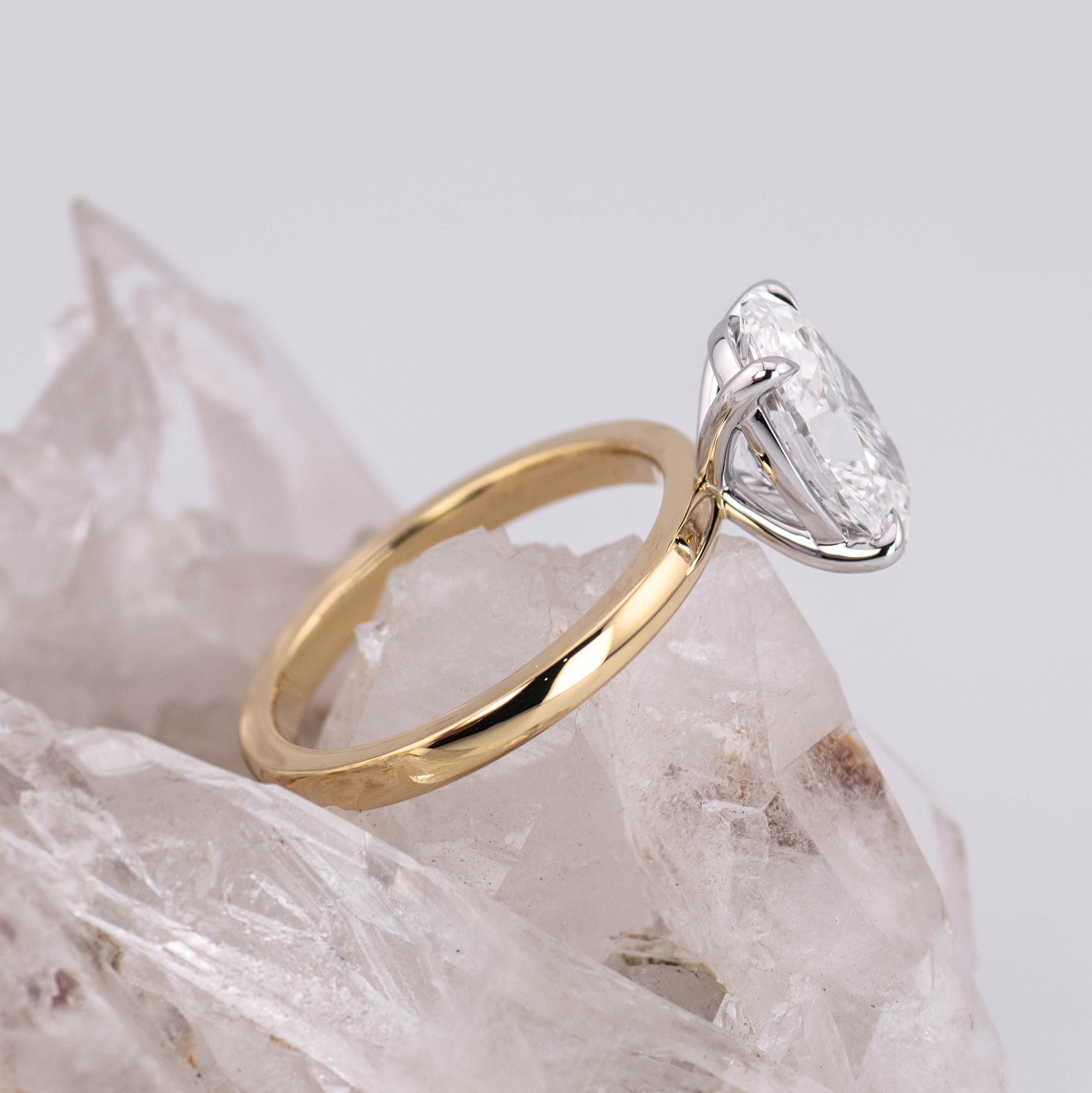 (Ready to Ship Size M) - Kate – 4 Claw 2.83ct E VVS2 Oval Solitaire in 18k 2 Tone Yellow & White Gold