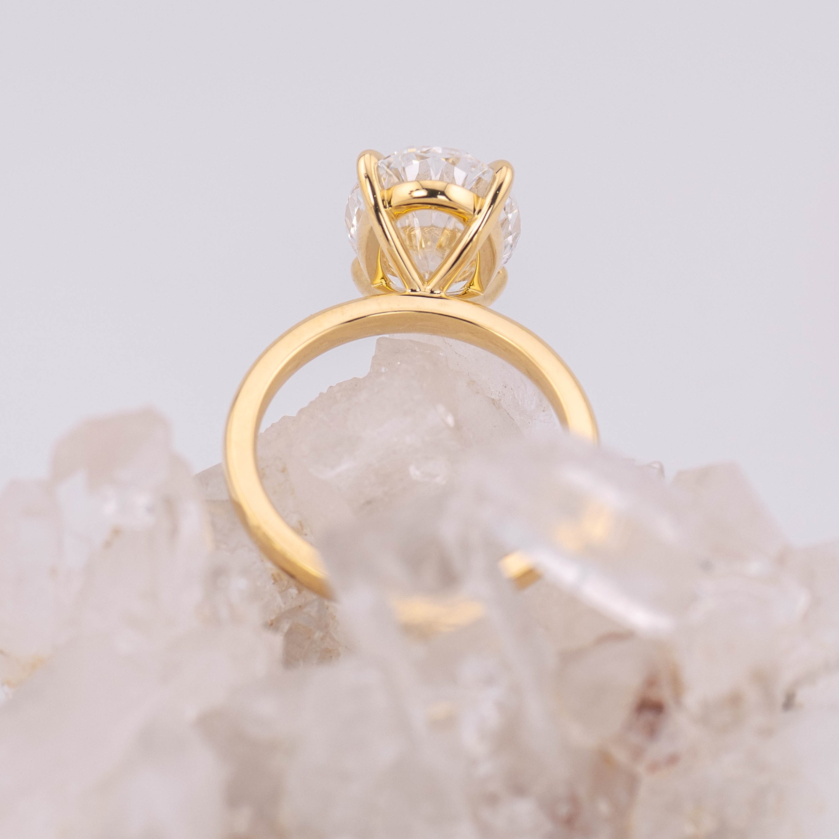 (Ready to Ship Size M) - Kate 5.0 – 4 Claw 5.07ct E VVS2 Oval Solitaire in 18k Yellow Gold