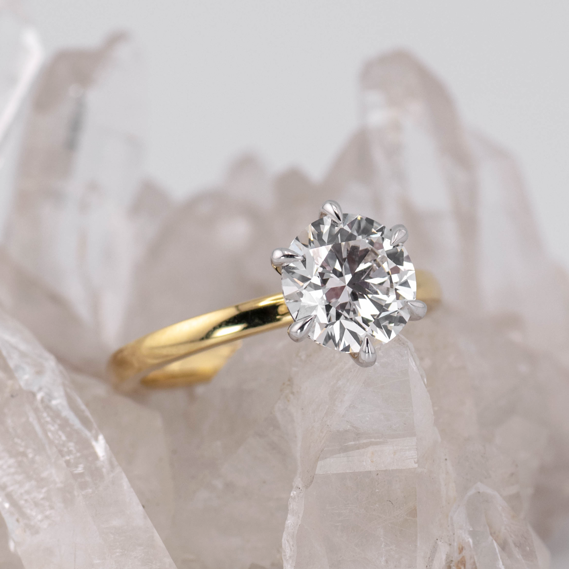(Ready to Ship Size M) - Billie 2.0 – 6 Claw 2.00ct D VVS2 Round Solitaire in 2 Tone 18k Gold