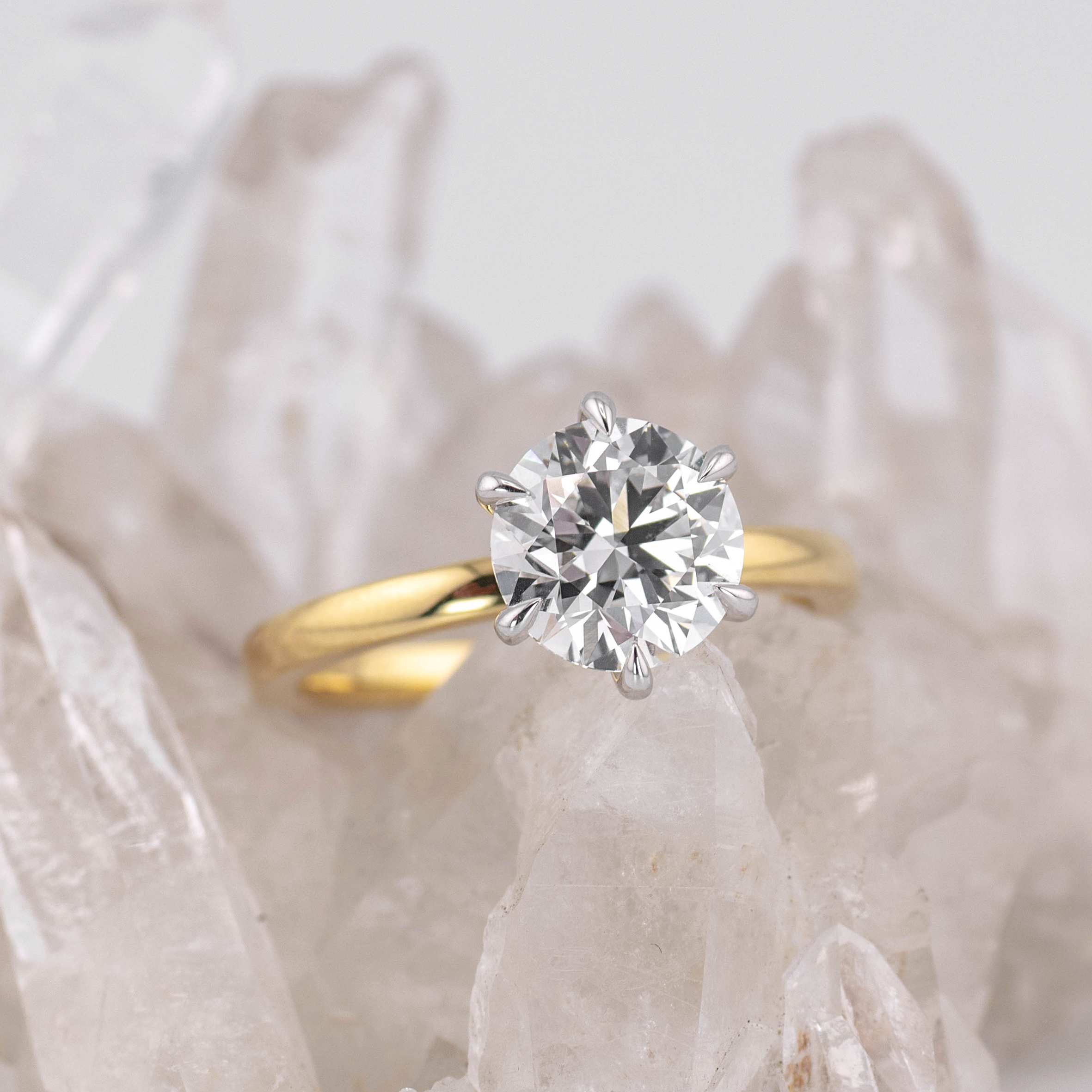 (Ready to Ship Size M) - Billie 2.0 – 6 Claw 2.00ct D VVS2 Round Solitaire in 2 Tone 18k Gold