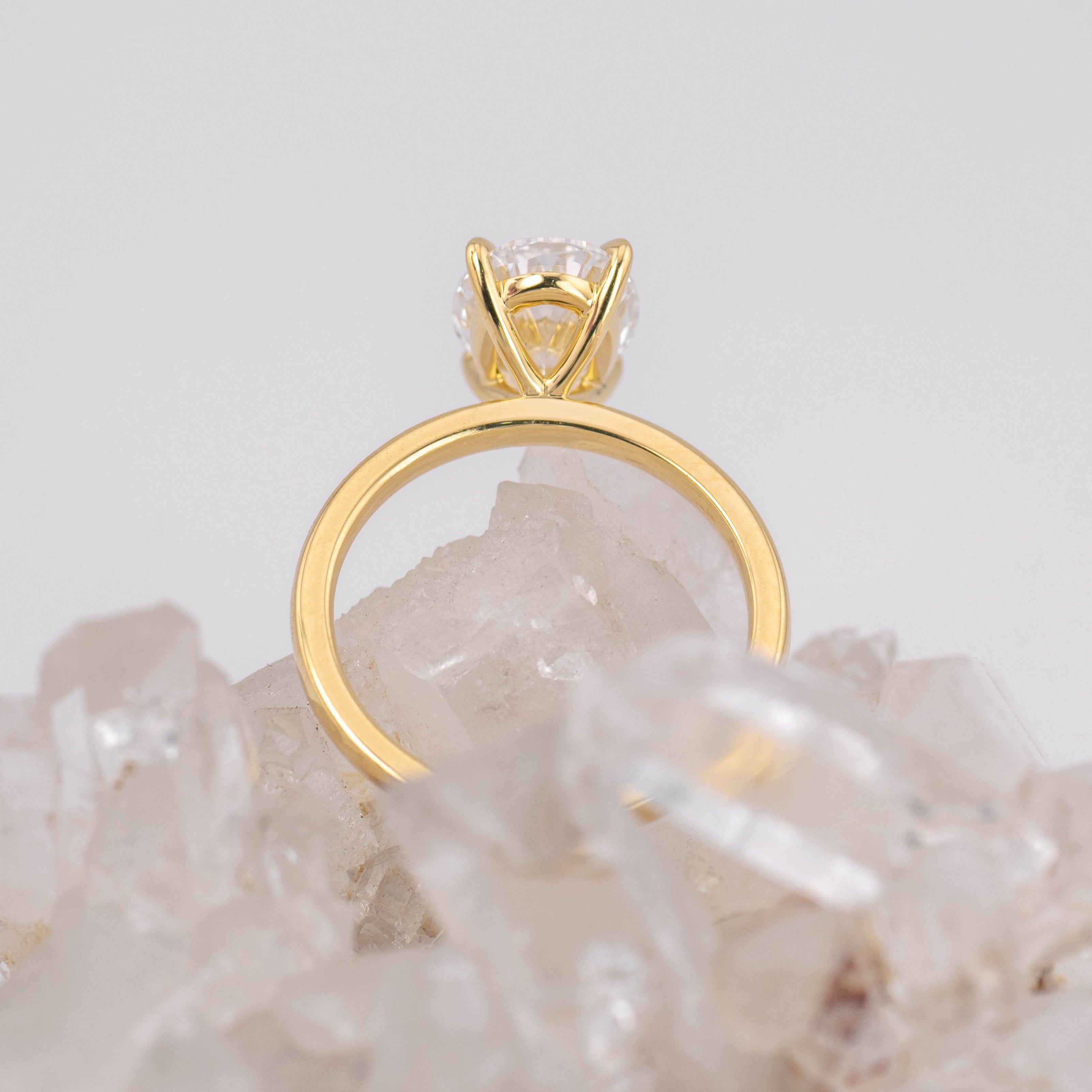 (Ready to Ship Size M) - Kate 2.5 – 4 Claw 2.55ct E VVS2 Oval Solitaire in 18k Yellow Gold