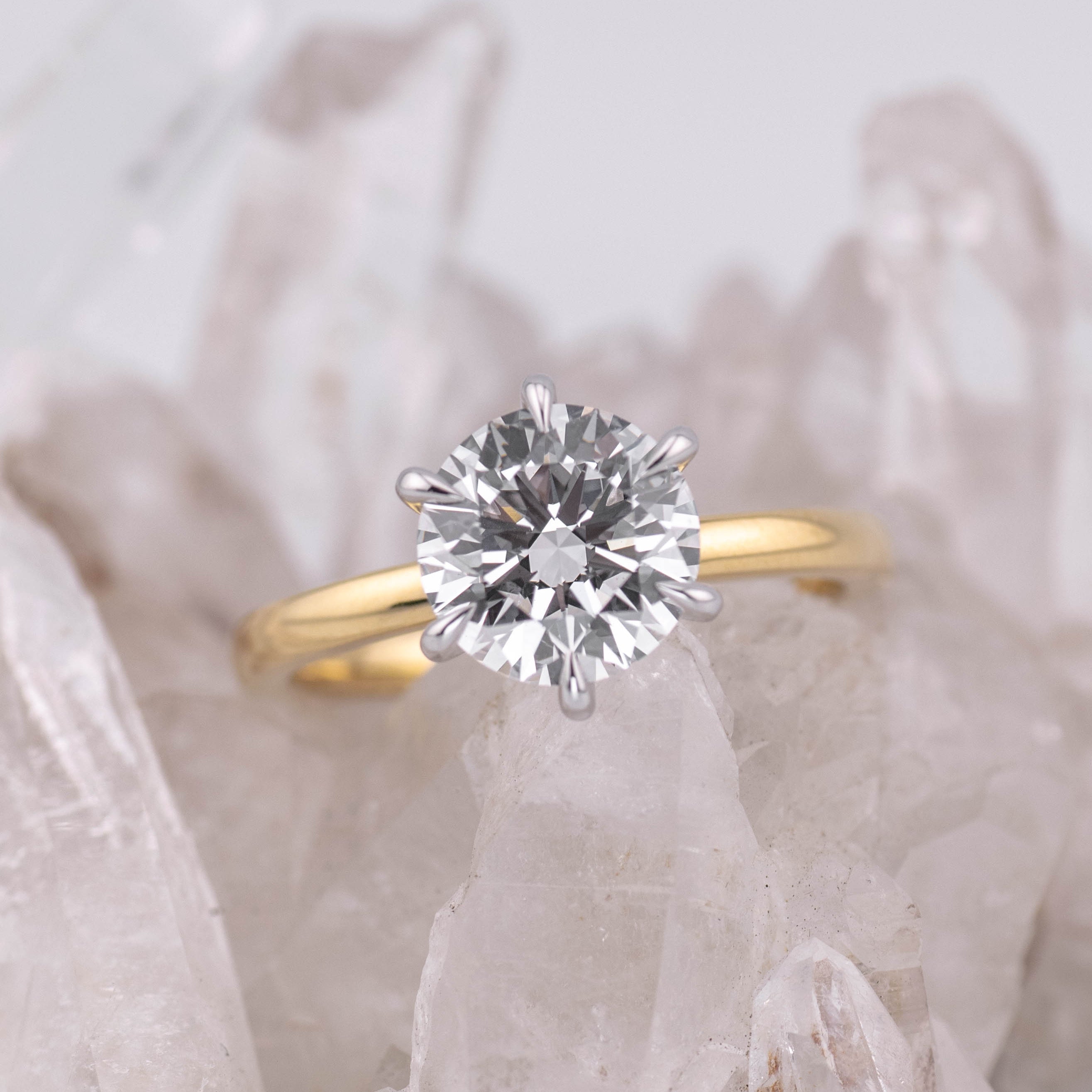 (Ready to Ship Size M) - Billie 2.0 – 6 Claw 2.03ct E VVS2 Round Solitaire 2 Tone 18k Gold