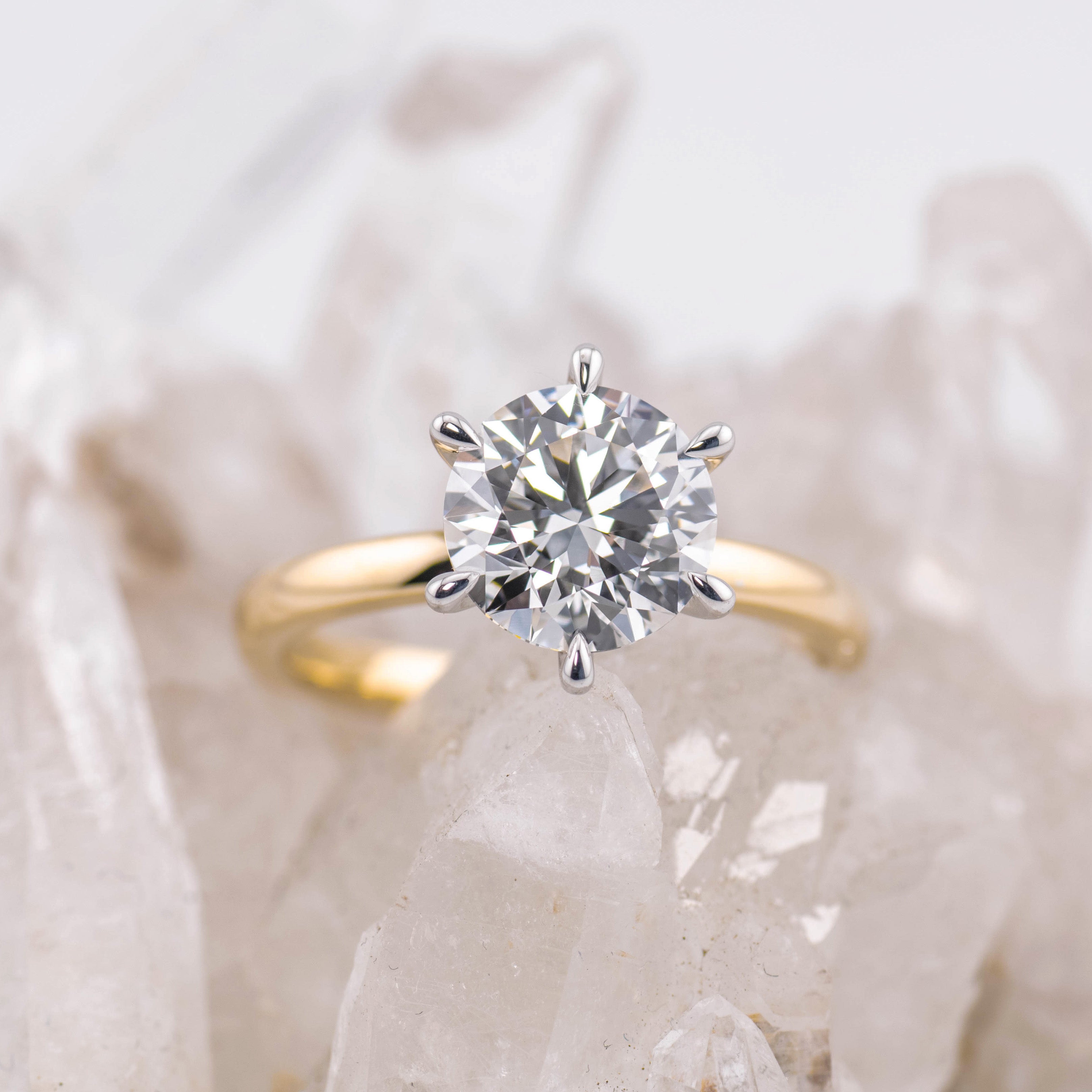 (Ready to Ship Size M) - Billie 2.0 – 6 Claw 2.04ct E VVS2 Round Solitaire 2 Tone 18k Gold