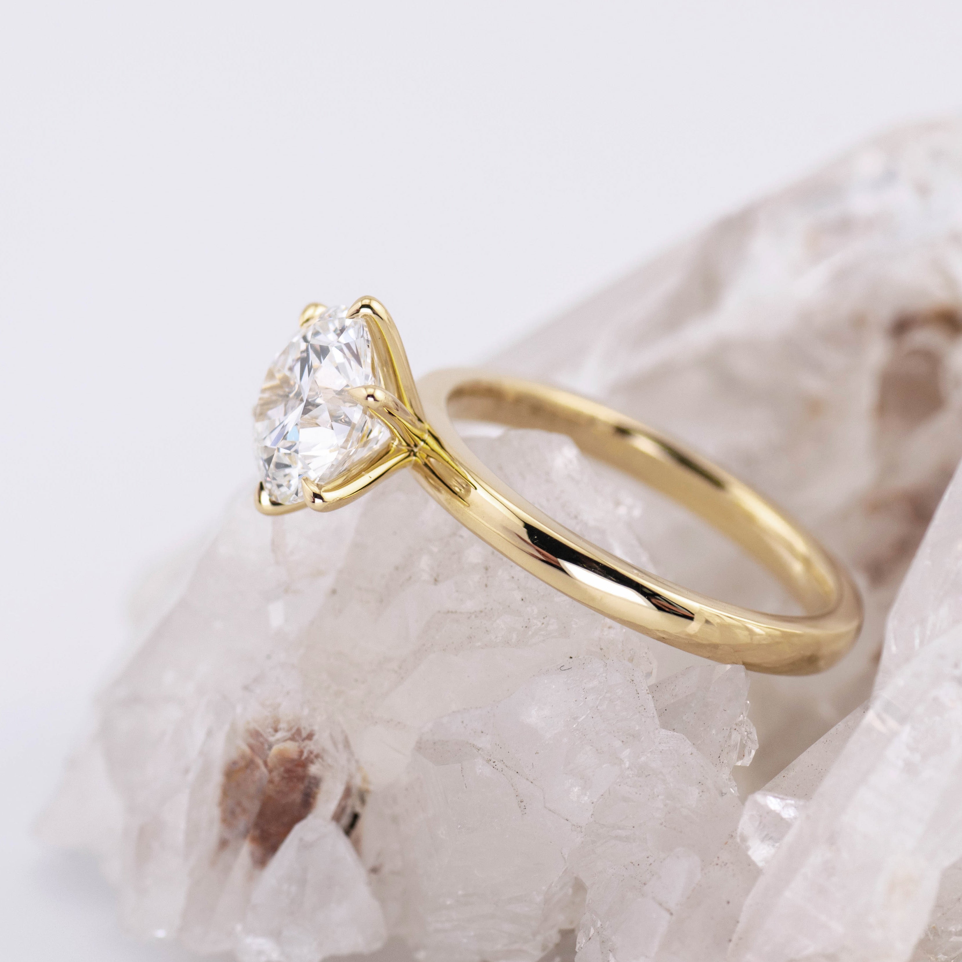 (Ready to Ship Size M) - Billie 2.0 – 6 Claw 2.06ct D VVS2 Round Solitaire 18k Gold