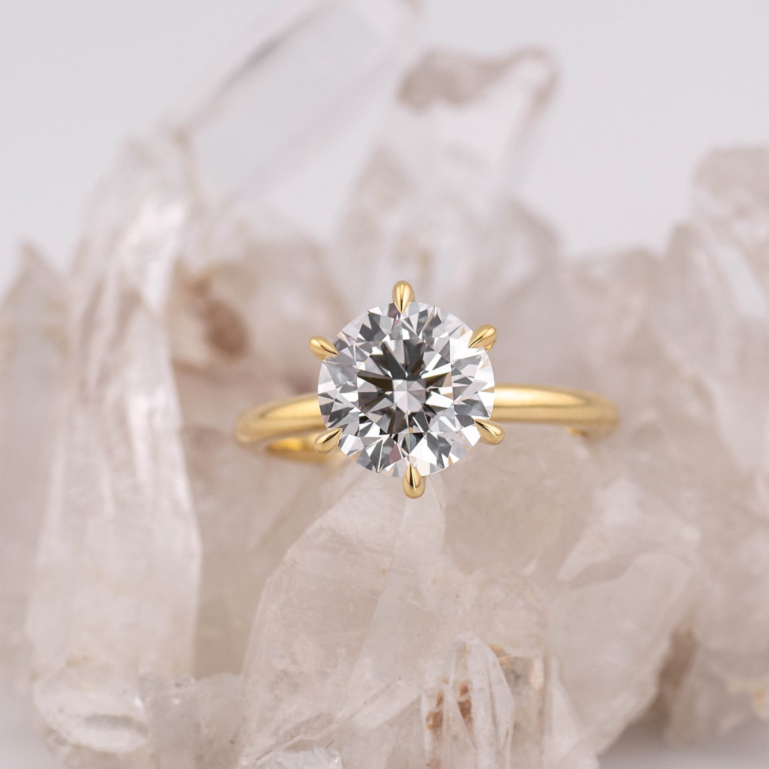 (Ready to Ship Size L) - Billie 2.5 – 6 Claw 2.55ct E VVS2 Round Solitaire 18k Yellow Gold