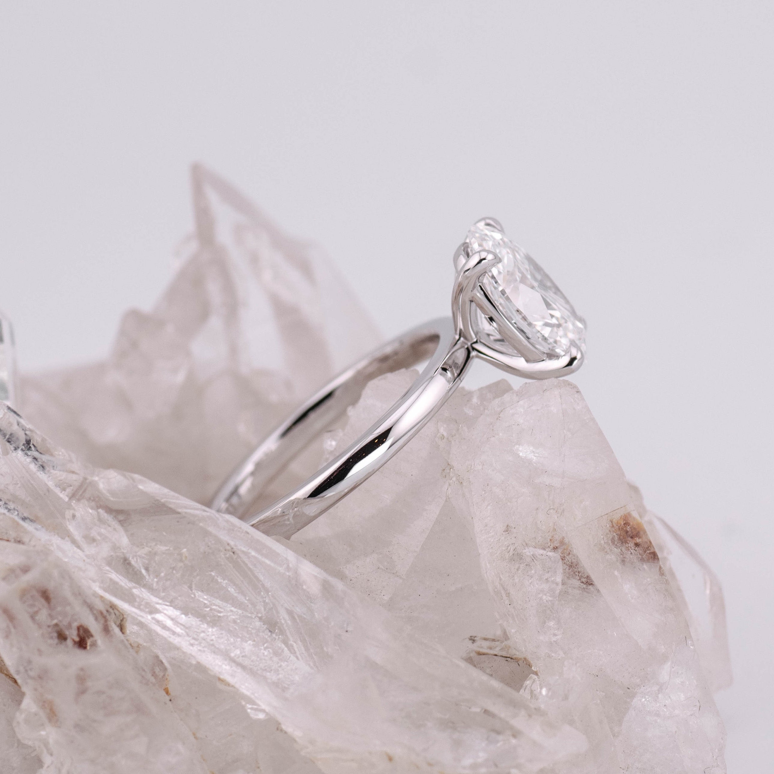 (Ready to Ship Size L) - Kate 2.0 – 4 Claw 2ct D VVS2 Oval Solitaire in 18k White Gold