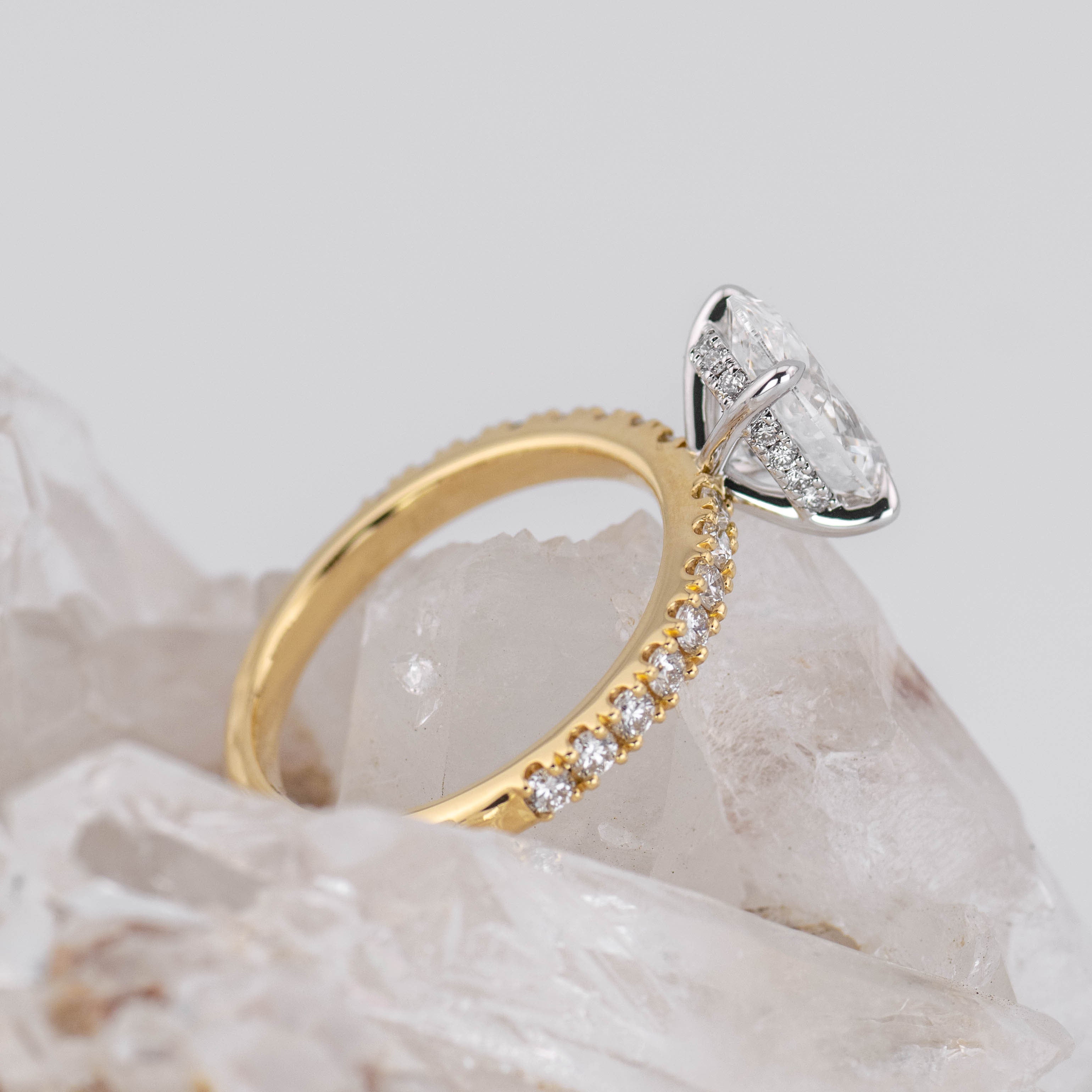 (READY TO SHIP SIZE M) 2.00CT D VVS2 OVAL SOLITAIRE WITH HIDDEN HALO & PAVE BAND in 2 Tone 18K Gold